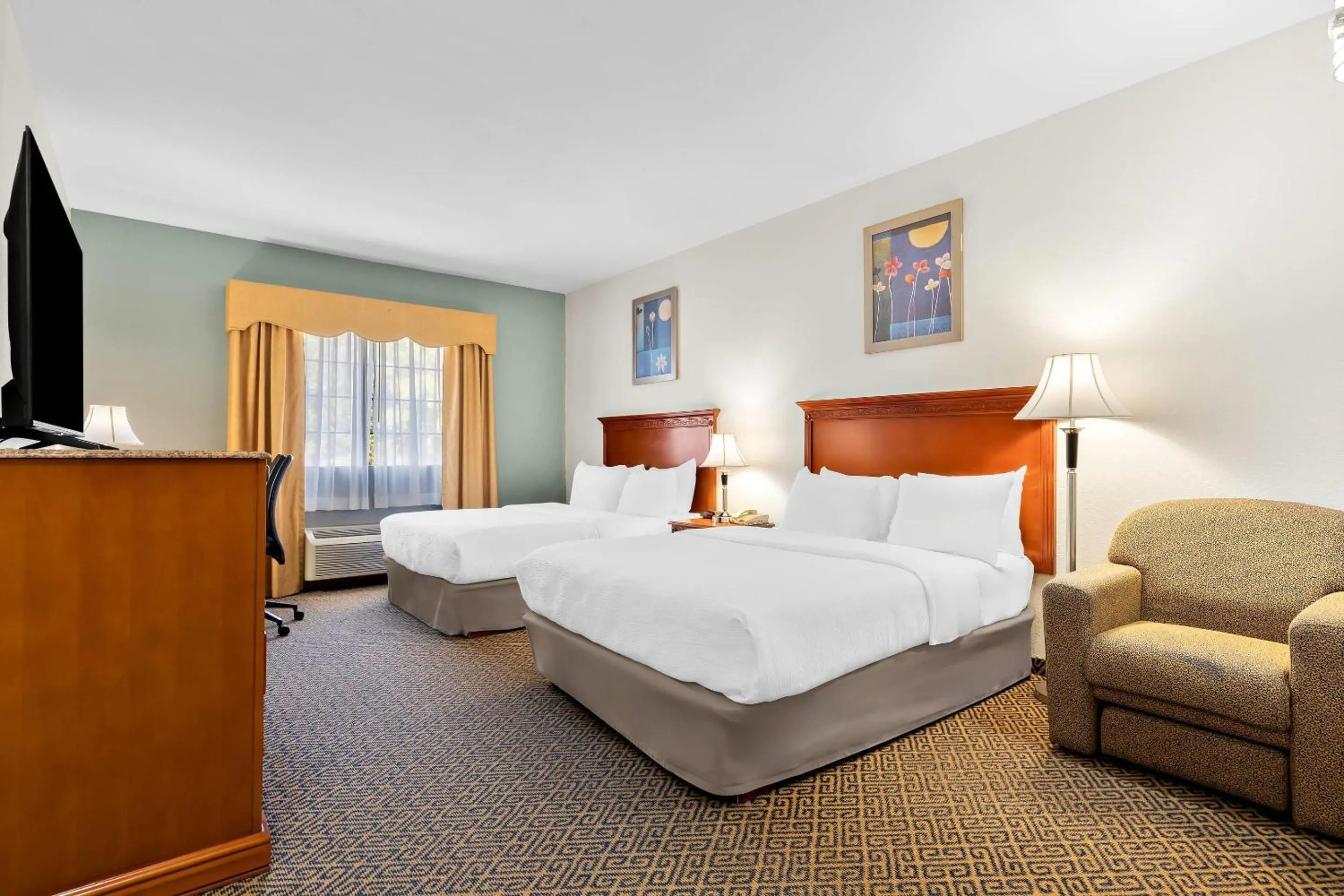 Bedroom, Bed in Quality Inn & Suites McAlester on Hwy 69