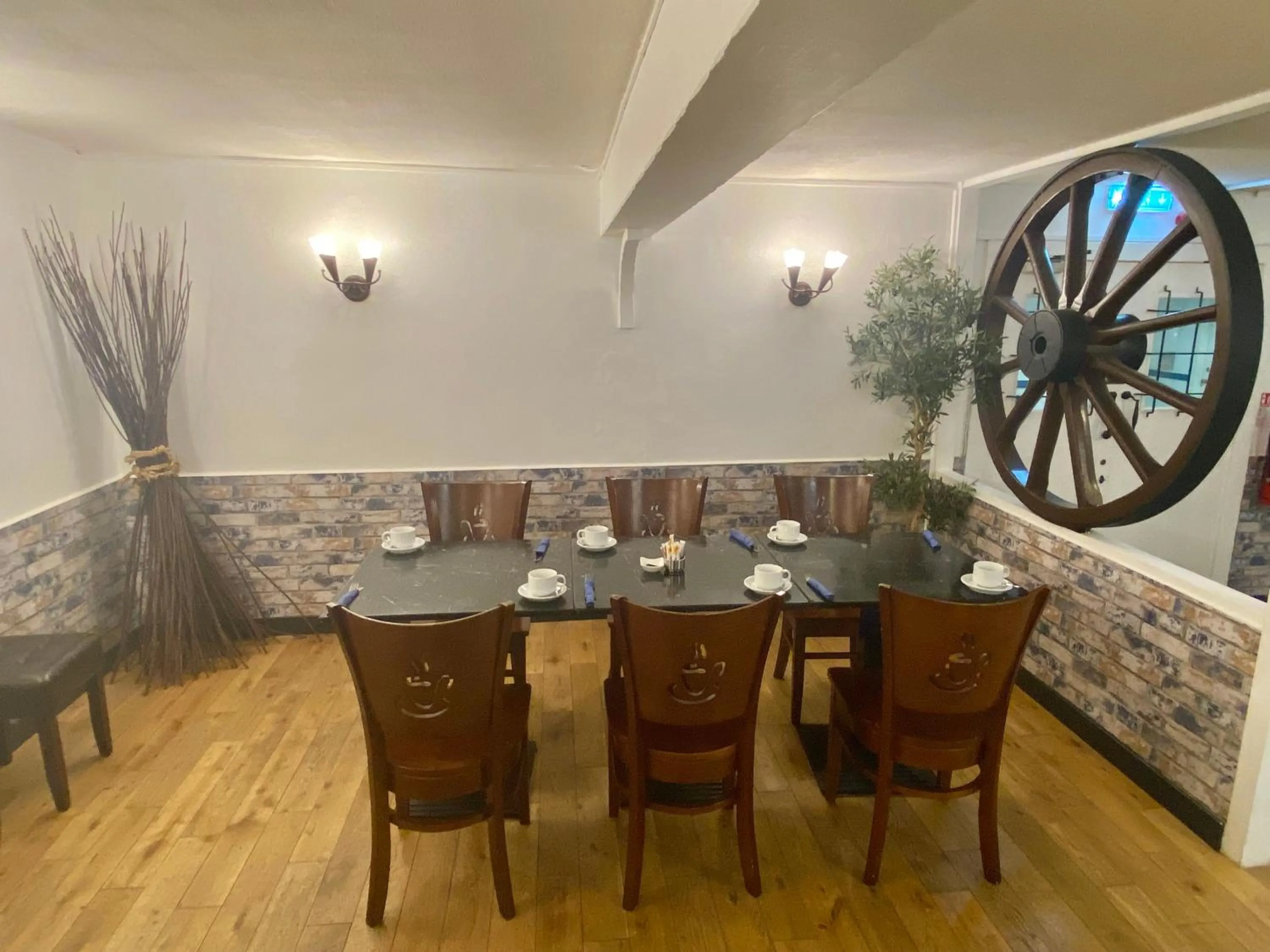 Dining area in The County Hotel - Self Check-In, Ultra Fast WI-FI, Free Parking, Central Location