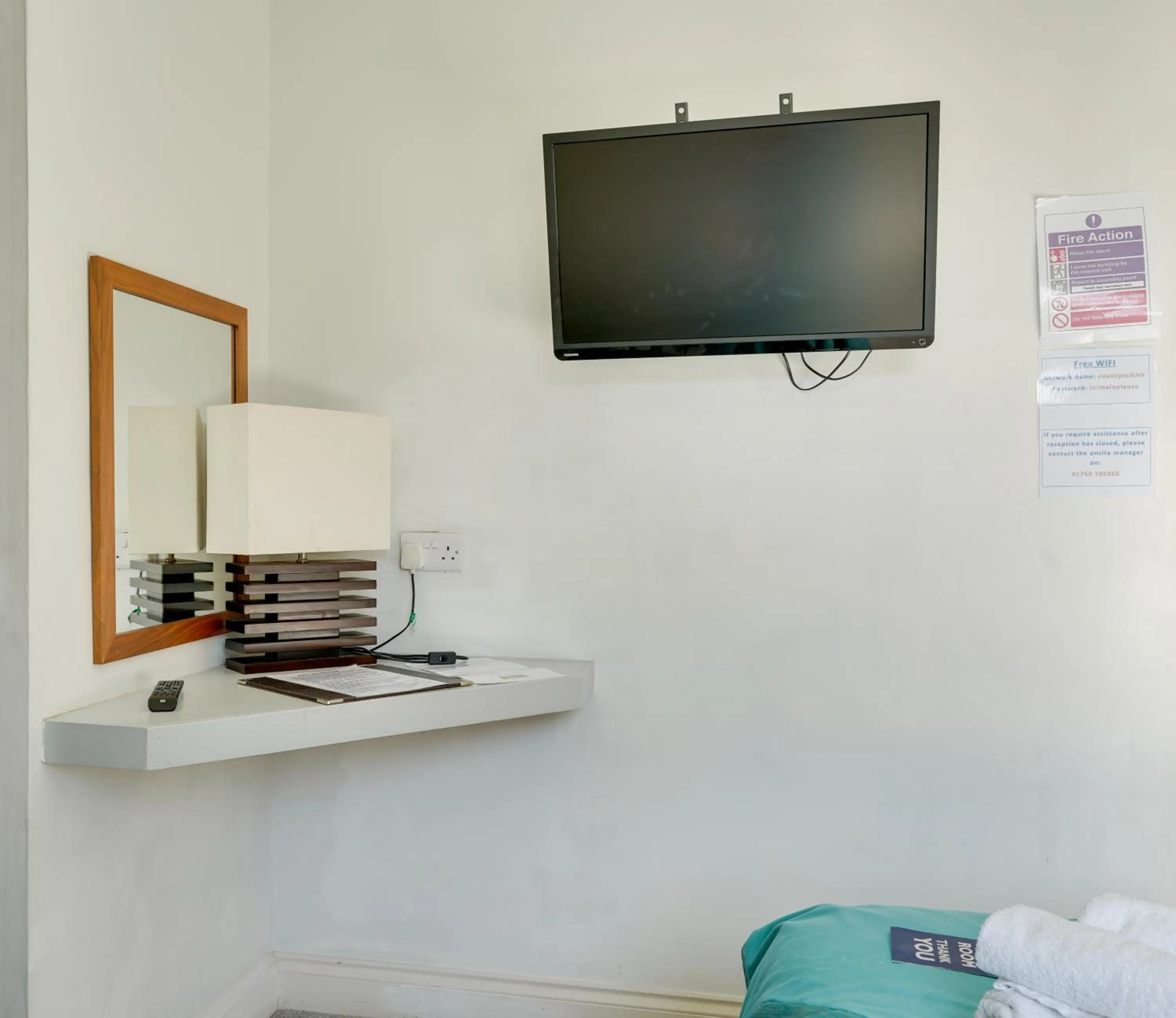 TV and multimedia in The County Hotel - Self Check-In, Ultra Fast WI-FI, Free Parking, Central Location