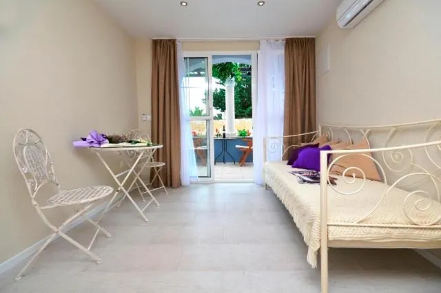 Bed in Villa Bougenvilia Tomas