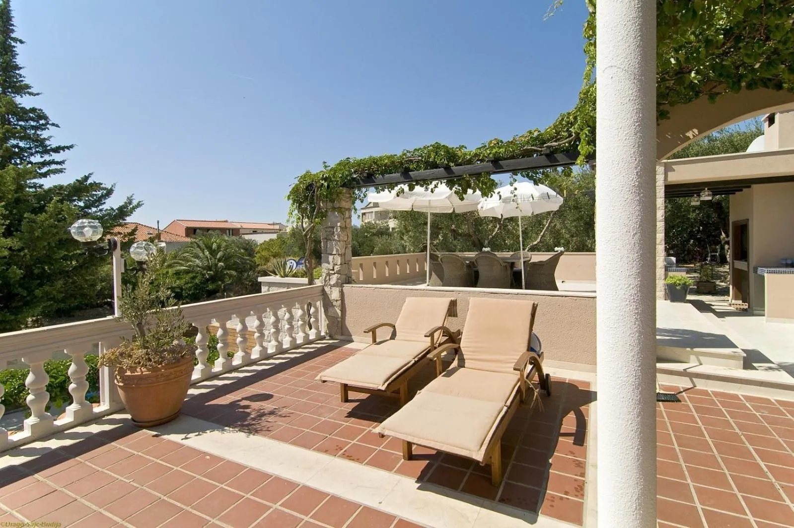 Day in Villa Bougenvilia Tomas