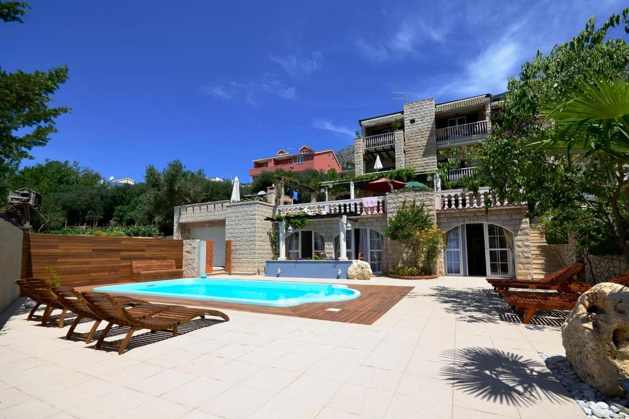 Day in Villa Bougenvilia Tomas