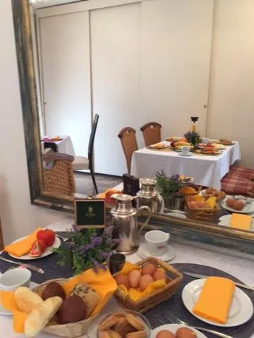 Breakfast in Villa Bougenvilia Tomas