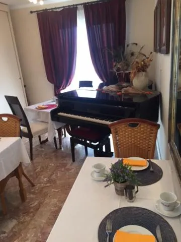 Breakfast in Villa Bougenvilia Tomas