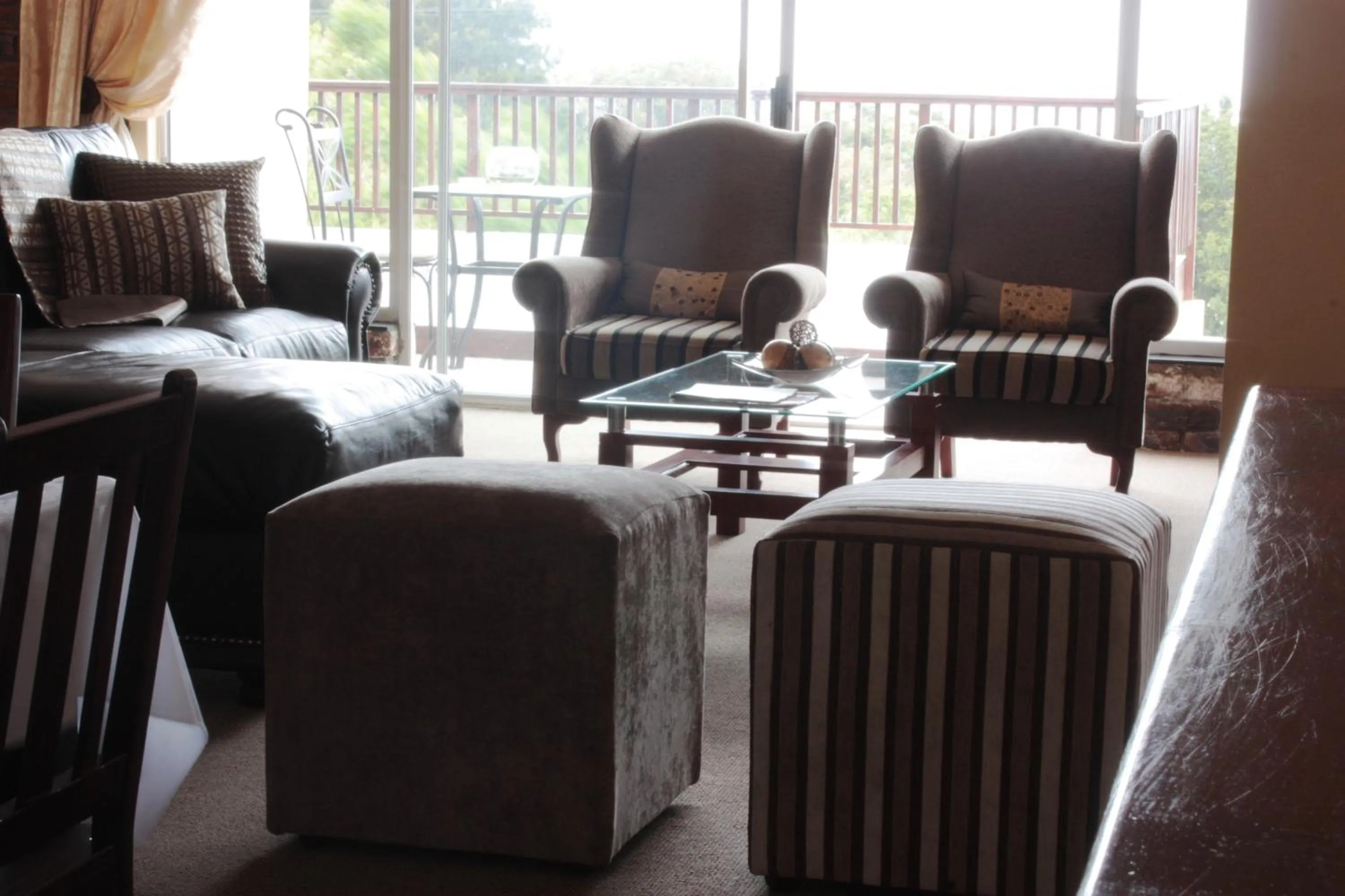 Seating area in Sunnyridge Lodge