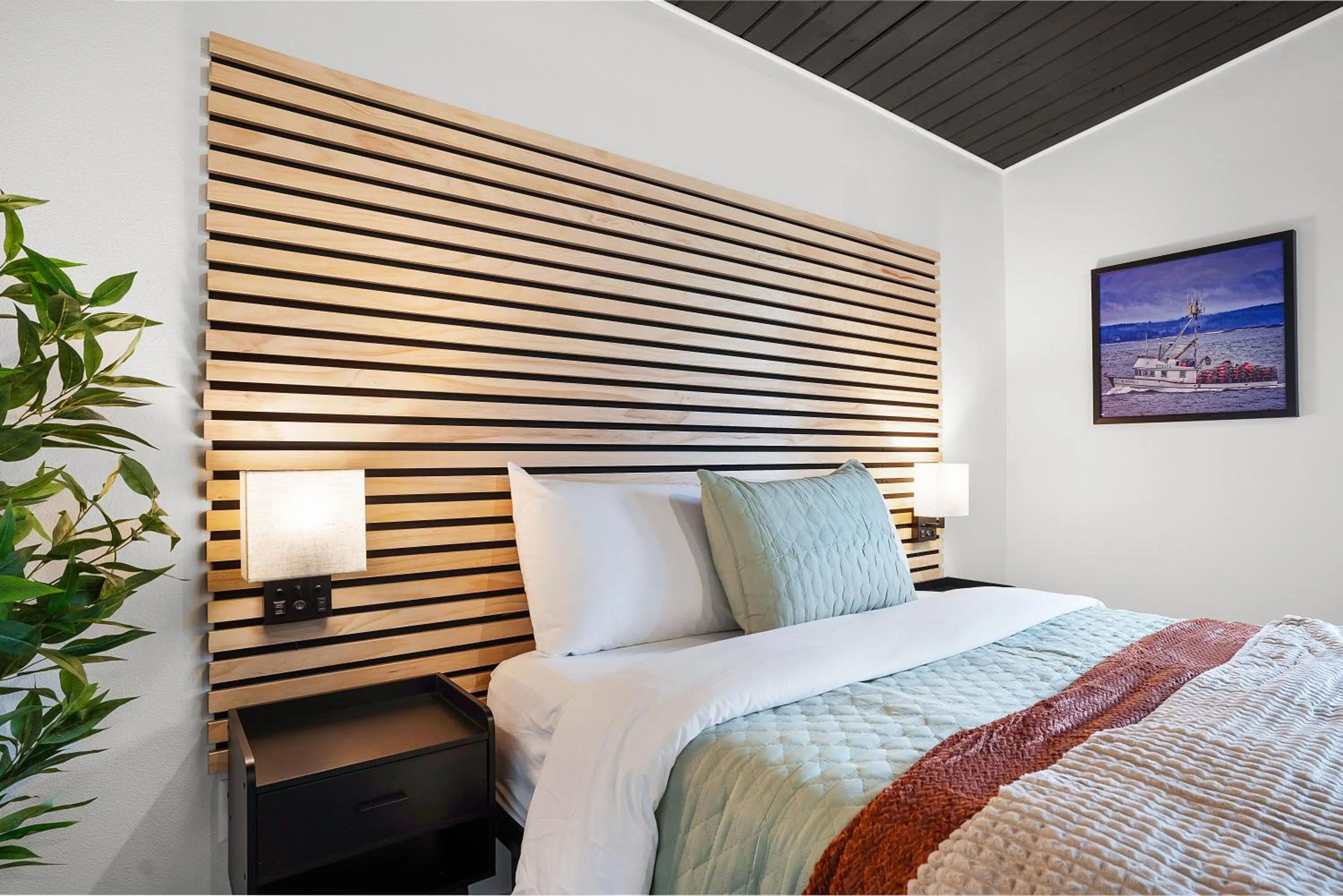 Bed in South Bay Inn