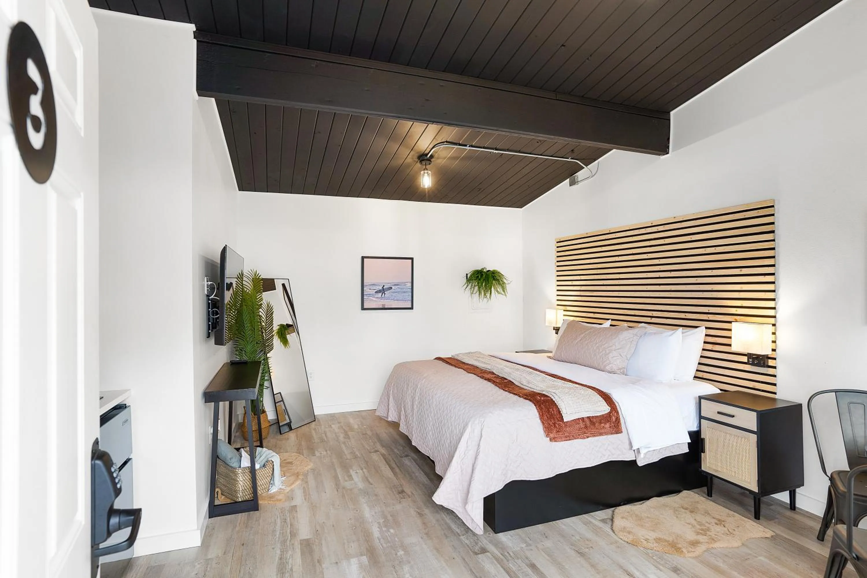 Bed in South Bay Inn