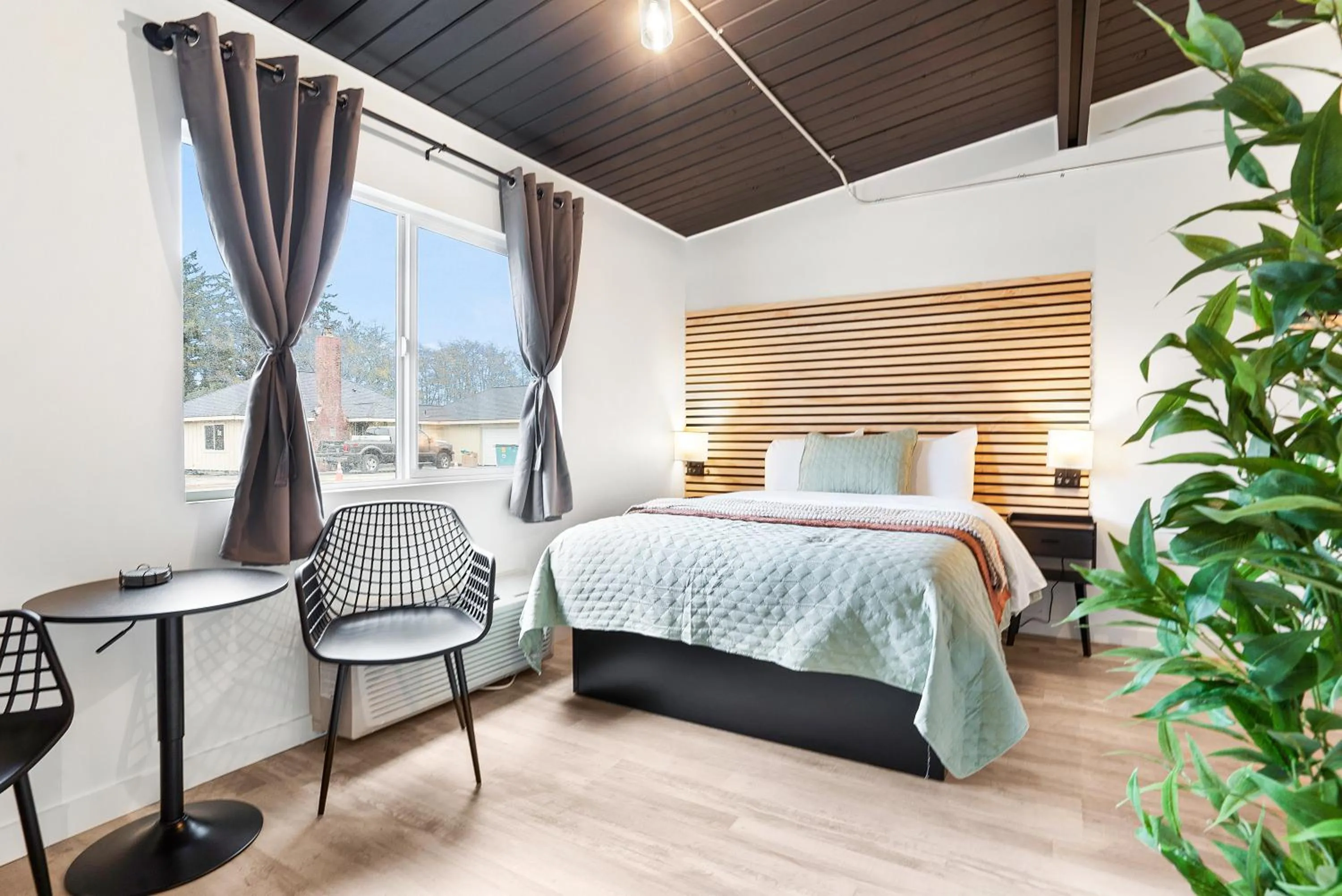 Bed in South Bay Inn