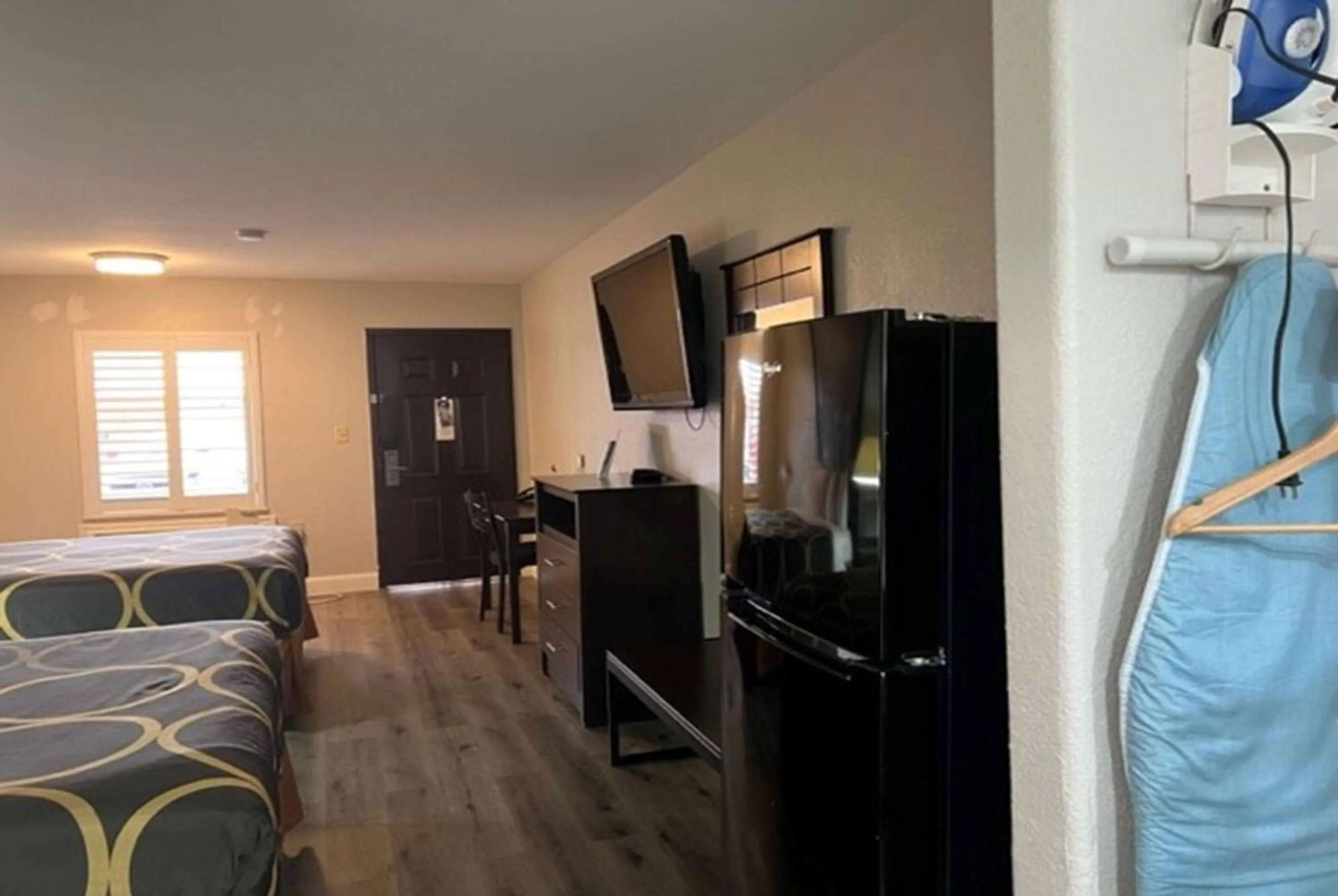 Photo of the whole room, Bed in Super 8 by Wyndham Mont Belvieu - Baytown East