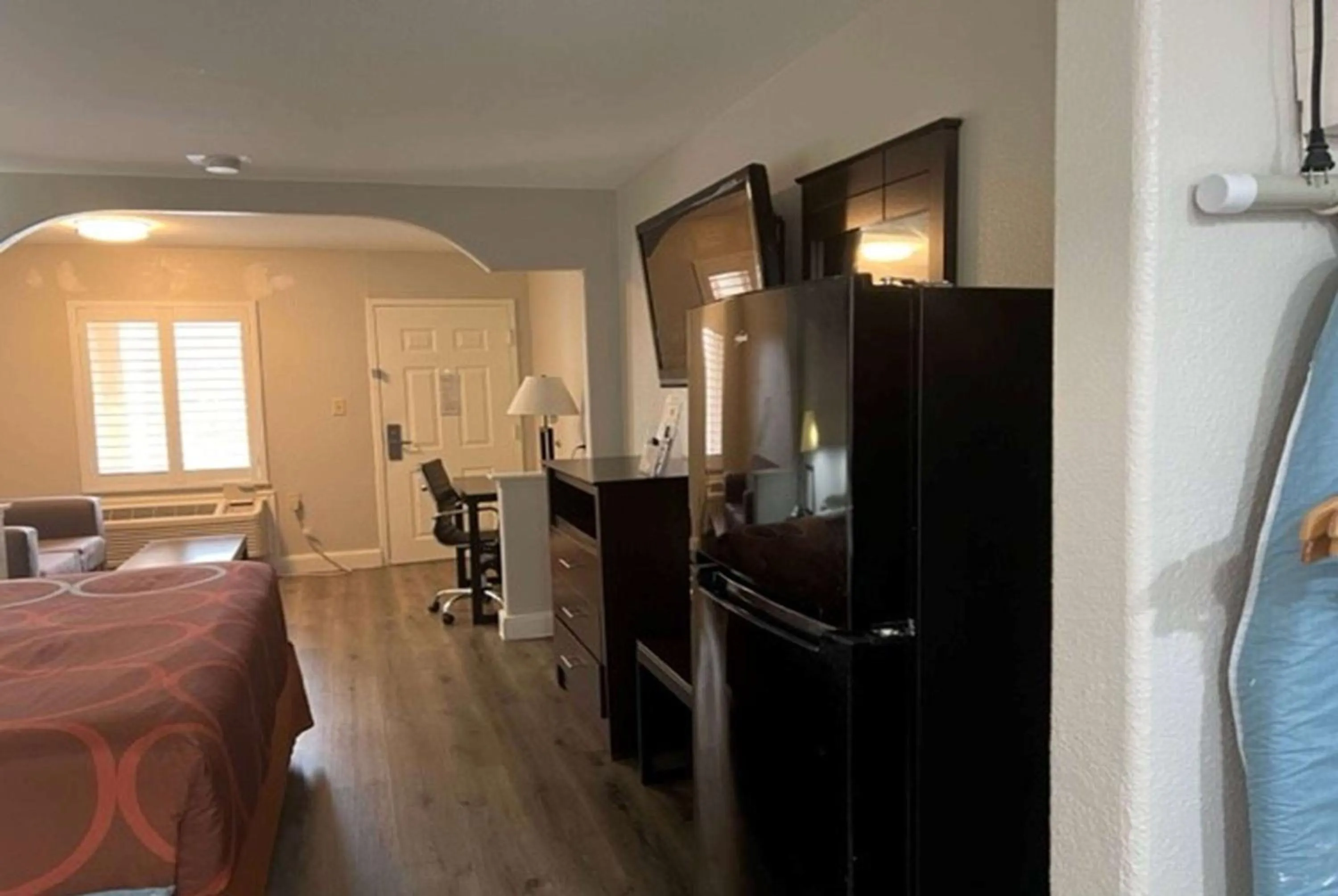 Photo of the whole room, Bed in Super 8 by Wyndham Mont Belvieu - Baytown East