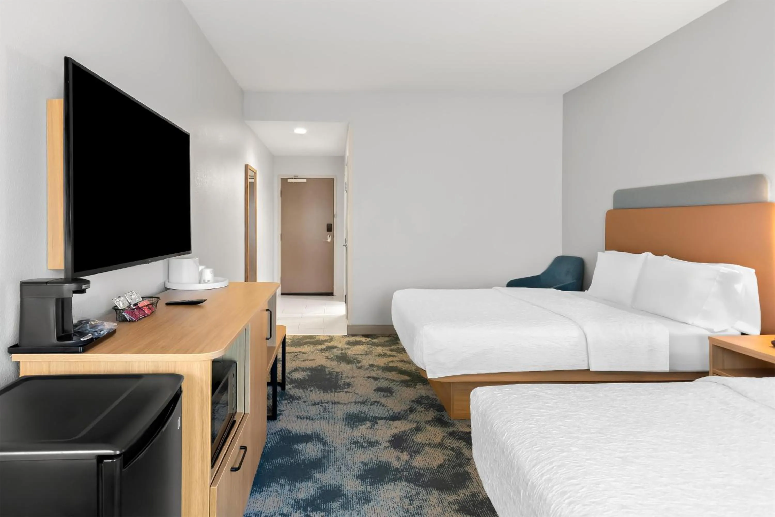 Bed in Hampton Inn & Suites Pensacola/I-10 Pine Forest Road