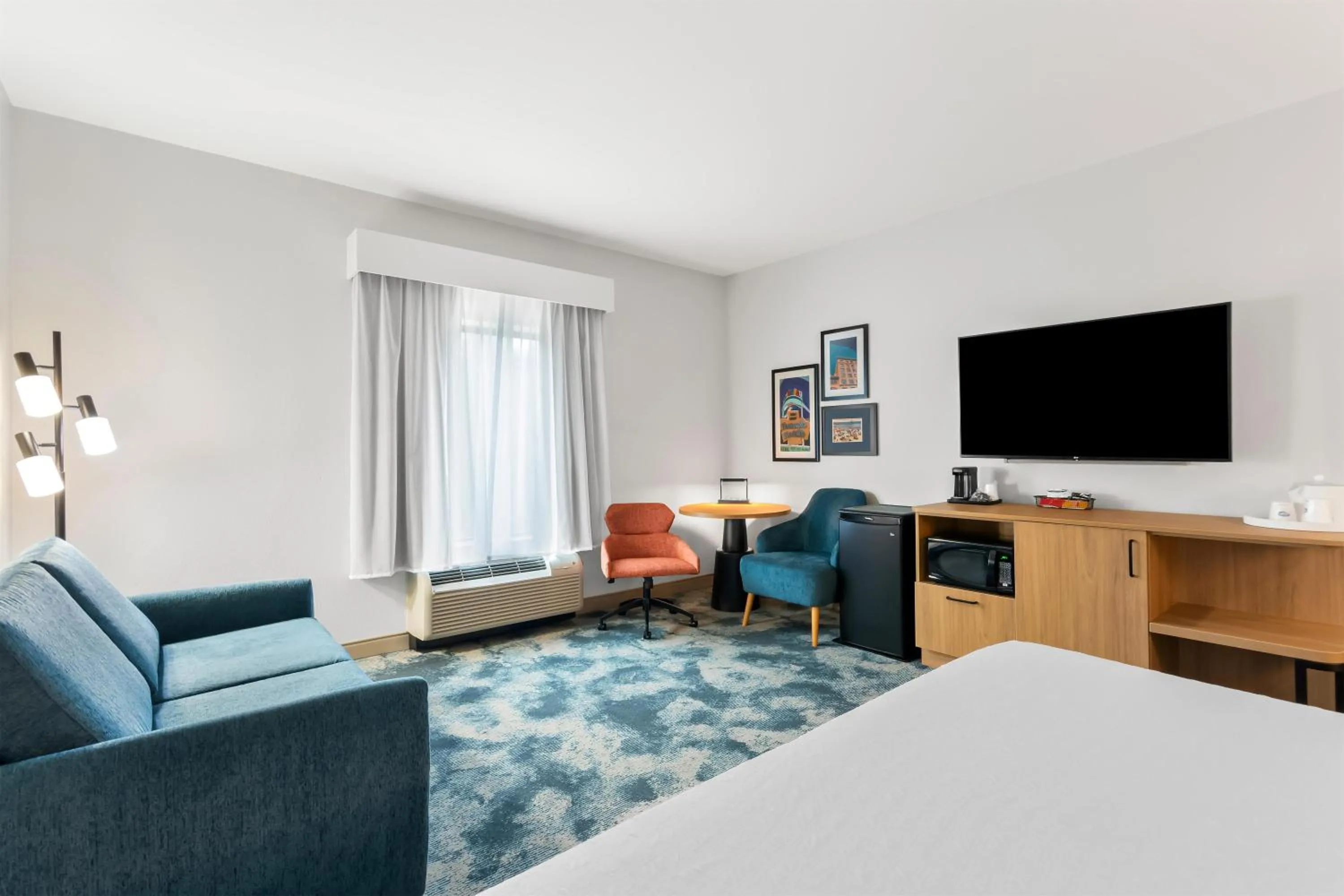 Bed in Hampton Inn & Suites Pensacola/I-10 Pine Forest Road