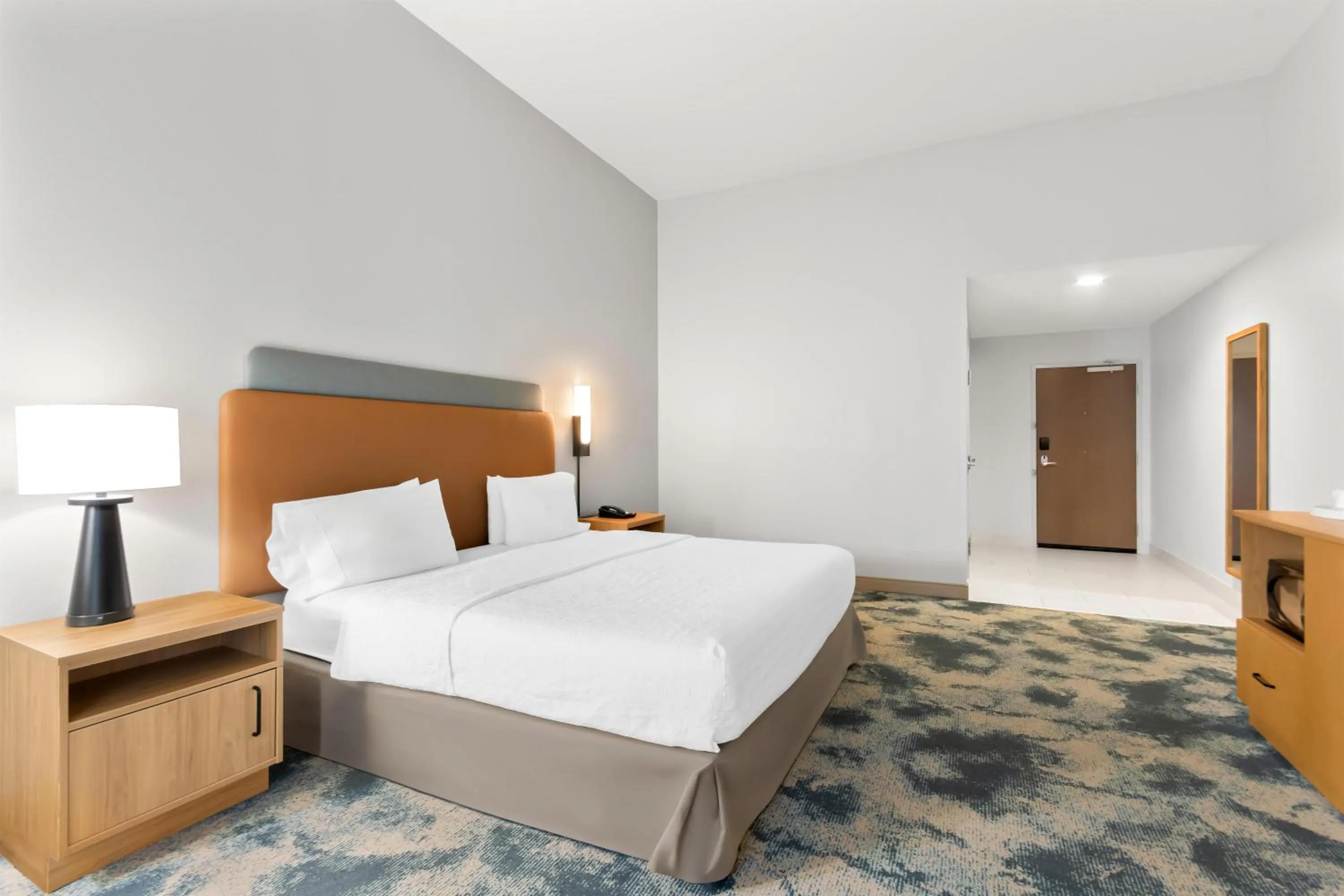 Bed in Hampton Inn & Suites Pensacola/I-10 Pine Forest Road