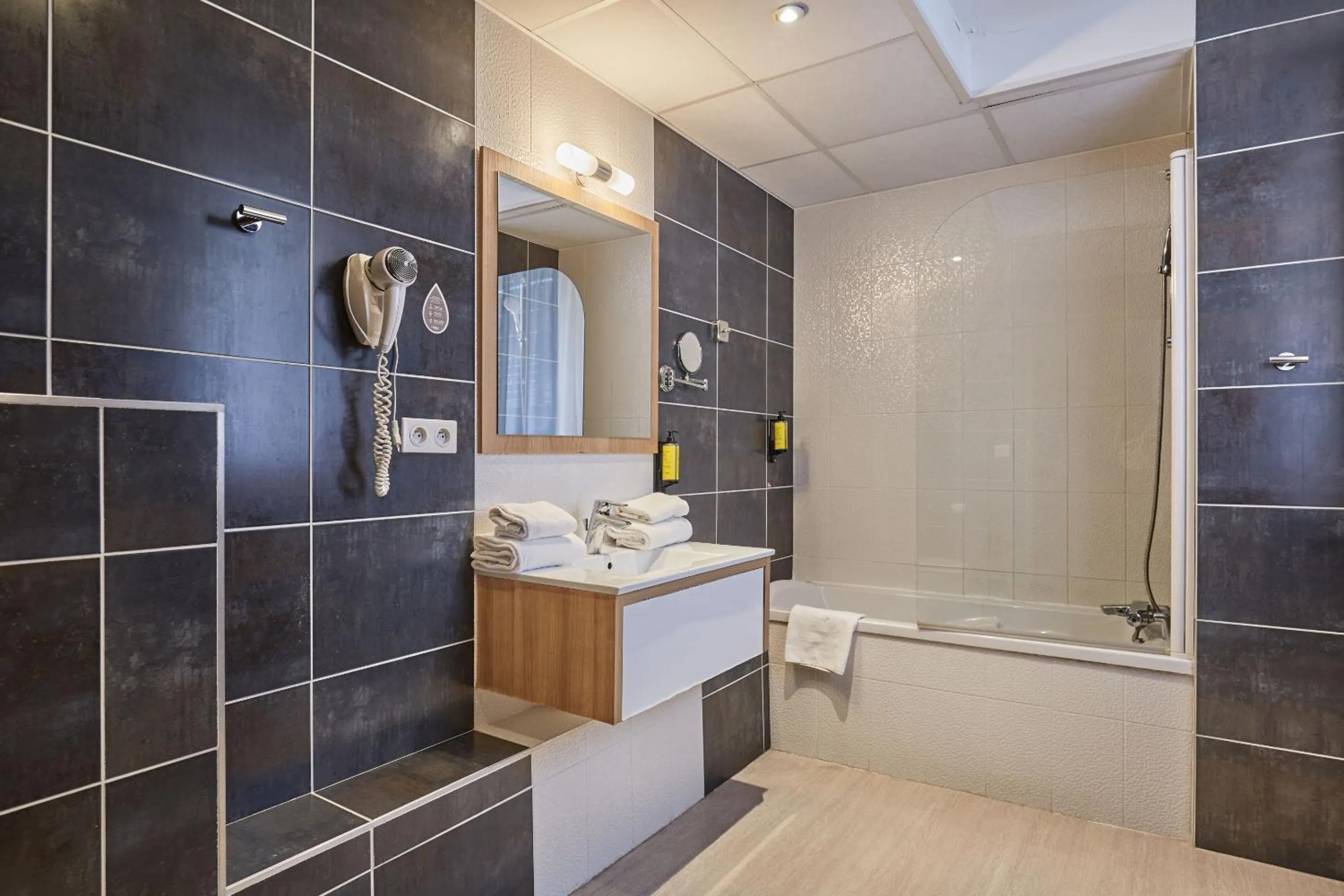 Bathroom in Appart Hotel Odalys City Montpellier Les Occitanes