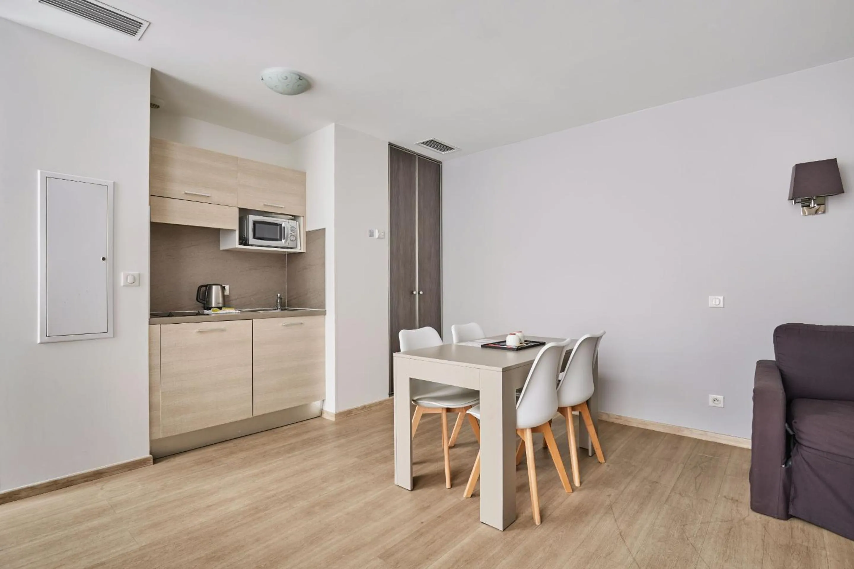 Kitchen or kitchenette in Appart Hotel Odalys City Montpellier Les Occitanes