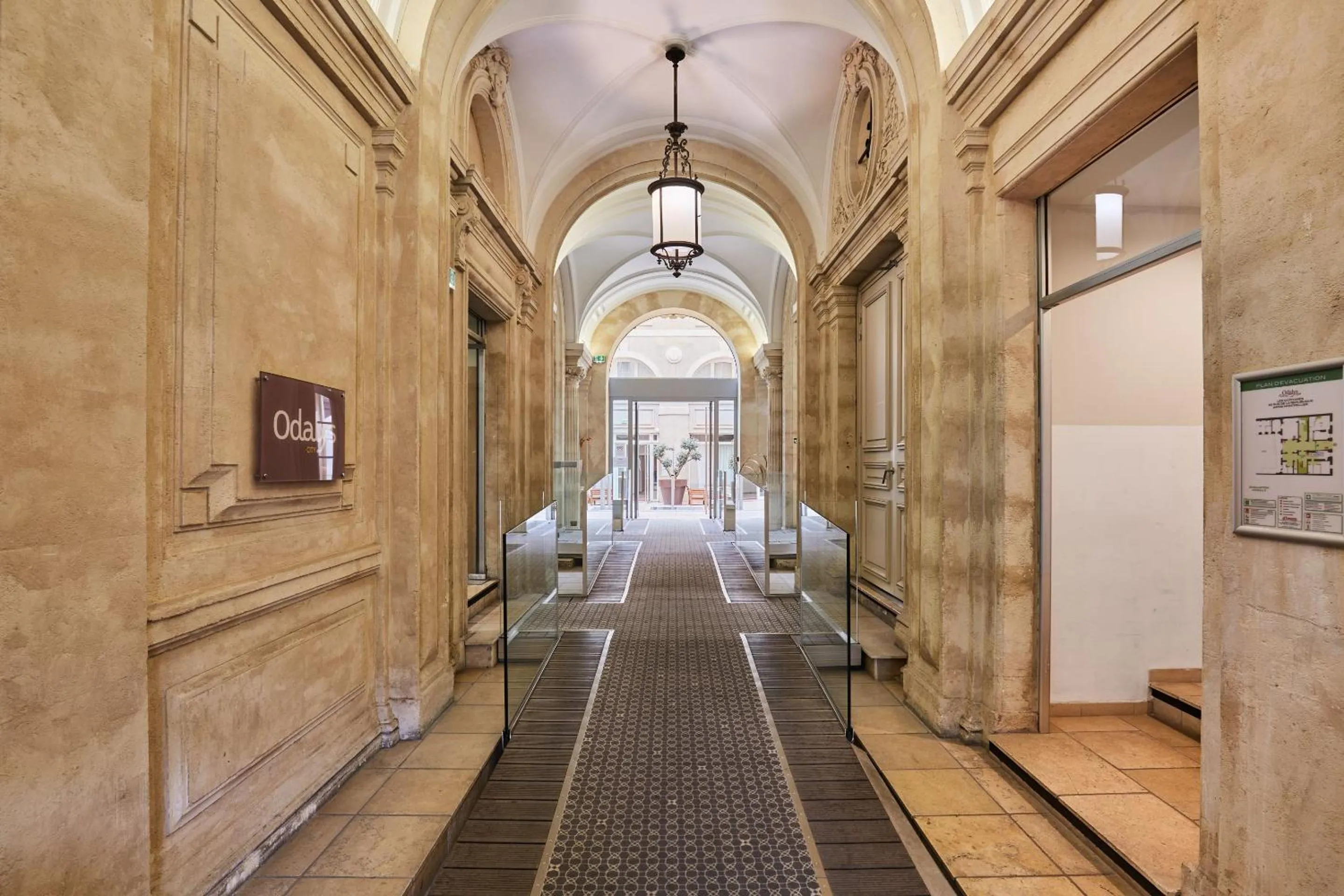 Lobby or reception in Appart Hotel Odalys City Montpellier Les Occitanes