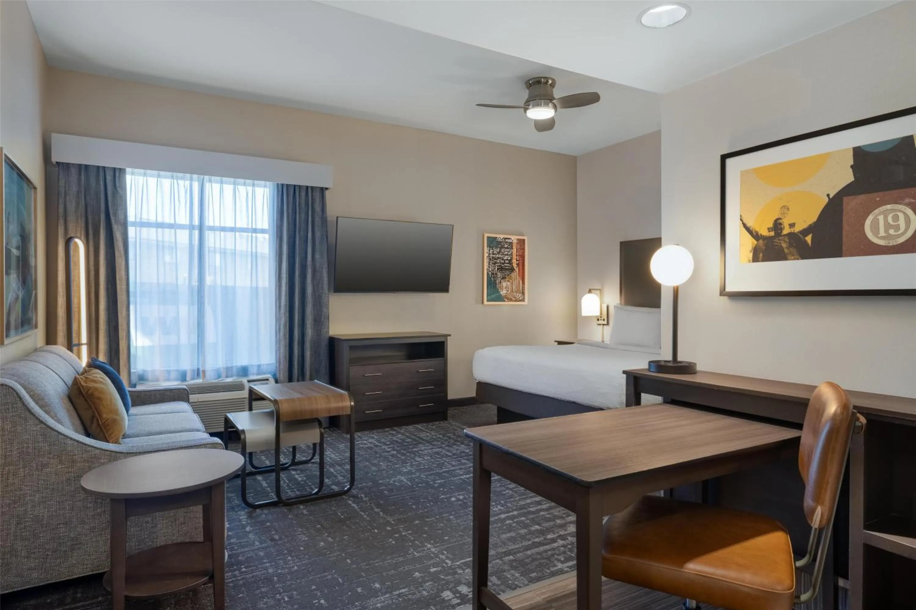 Living room, Bed in Homewood Suites by Hilton Ankeny