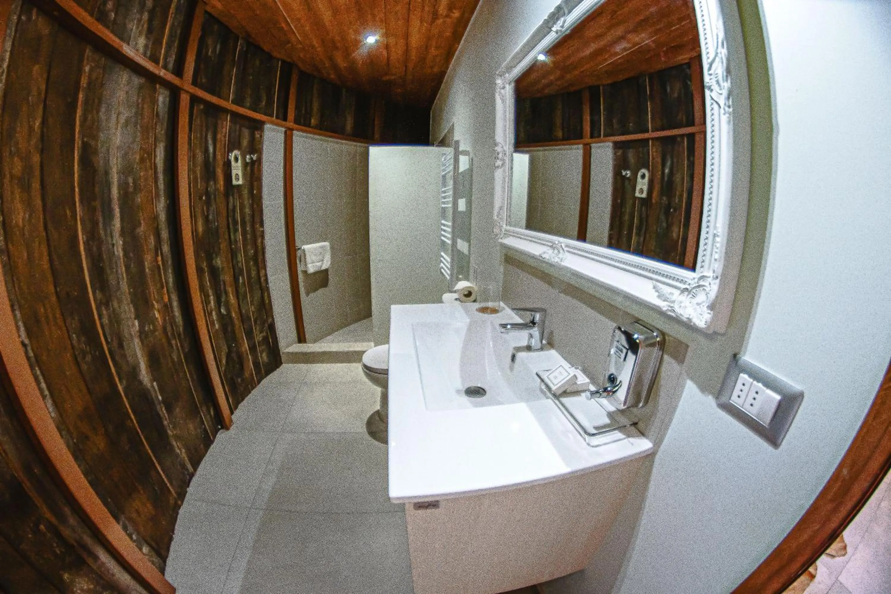 Shower in Cava Colchagua Hotel Boutique