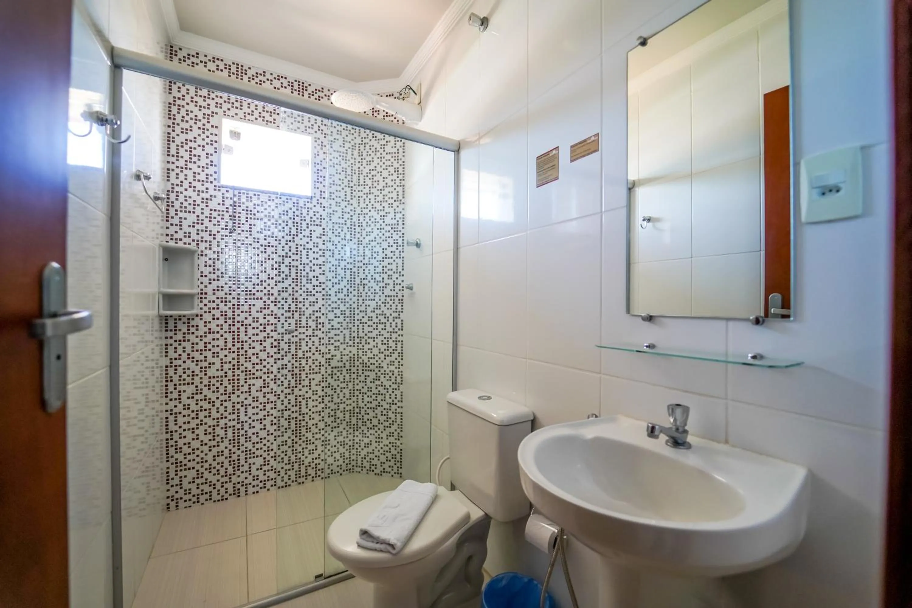 Shower in Hotel Tadini