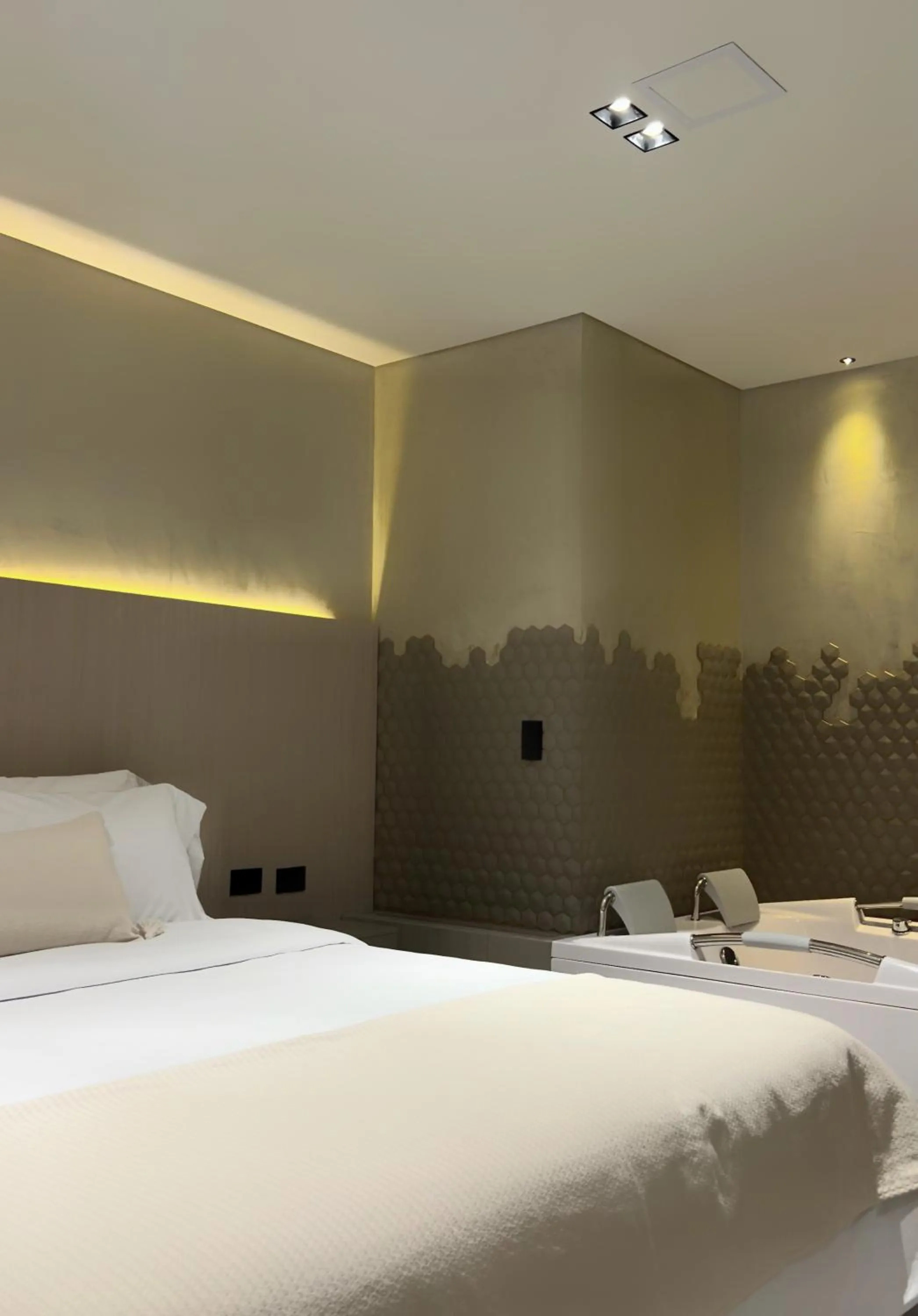 Bed in Sonata 44 Hotel Laureles