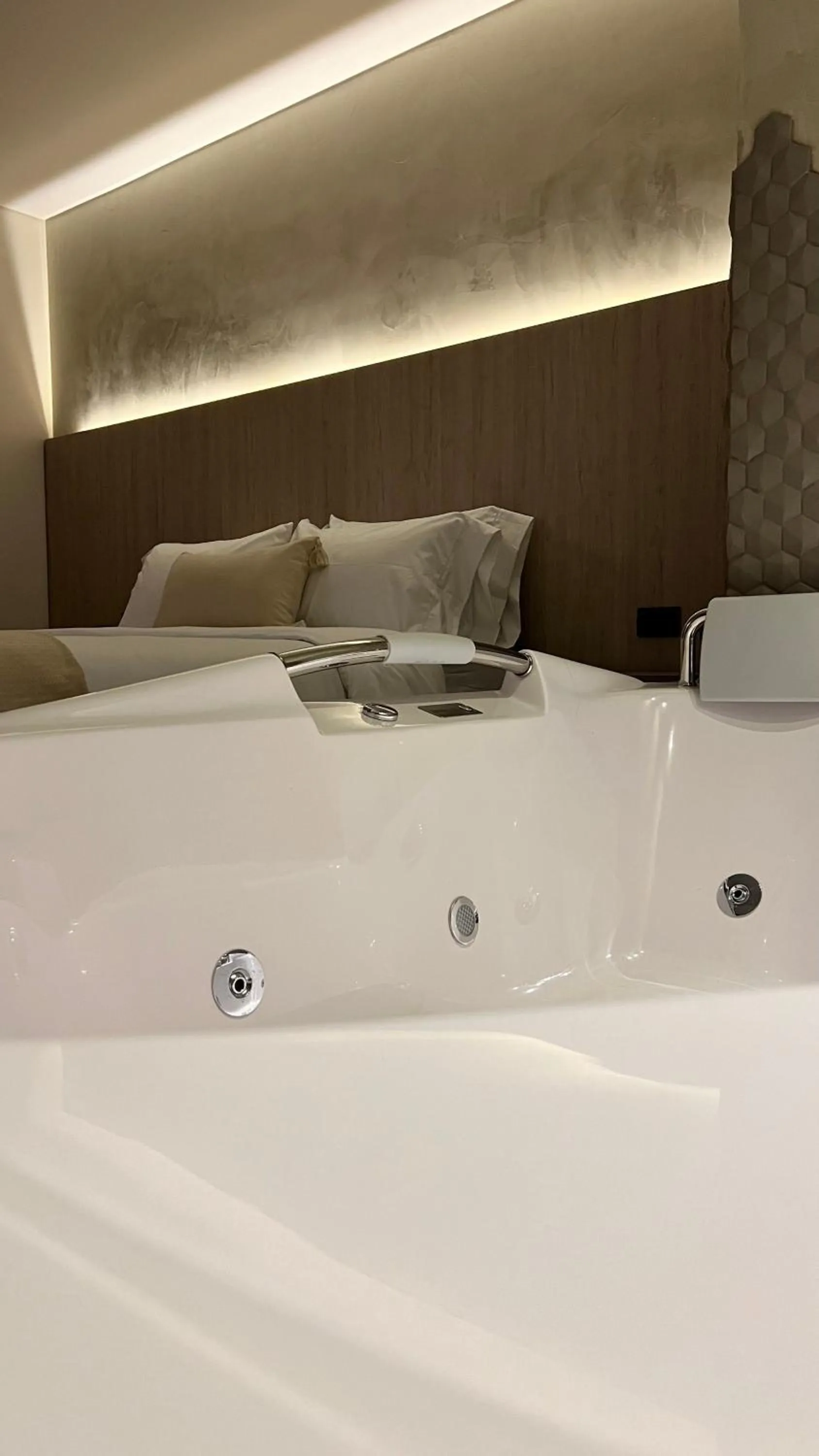 Hot Tub in Sonata 44 Hotel Laureles