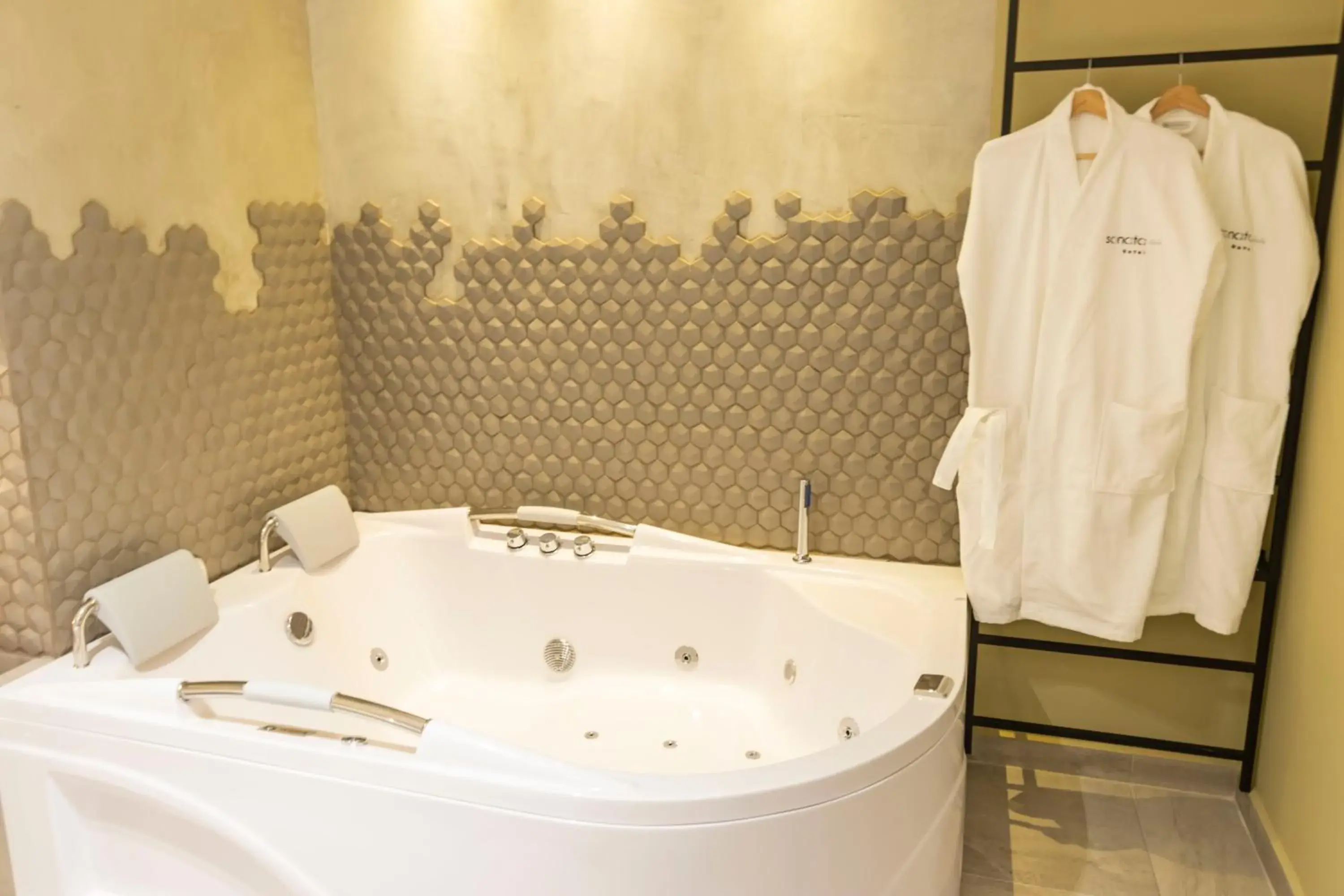 Suite with Spa Bath in Sonata 44 Hotel Laureles Suite with Spa Bath in Sonata 44 Hotel Laureles