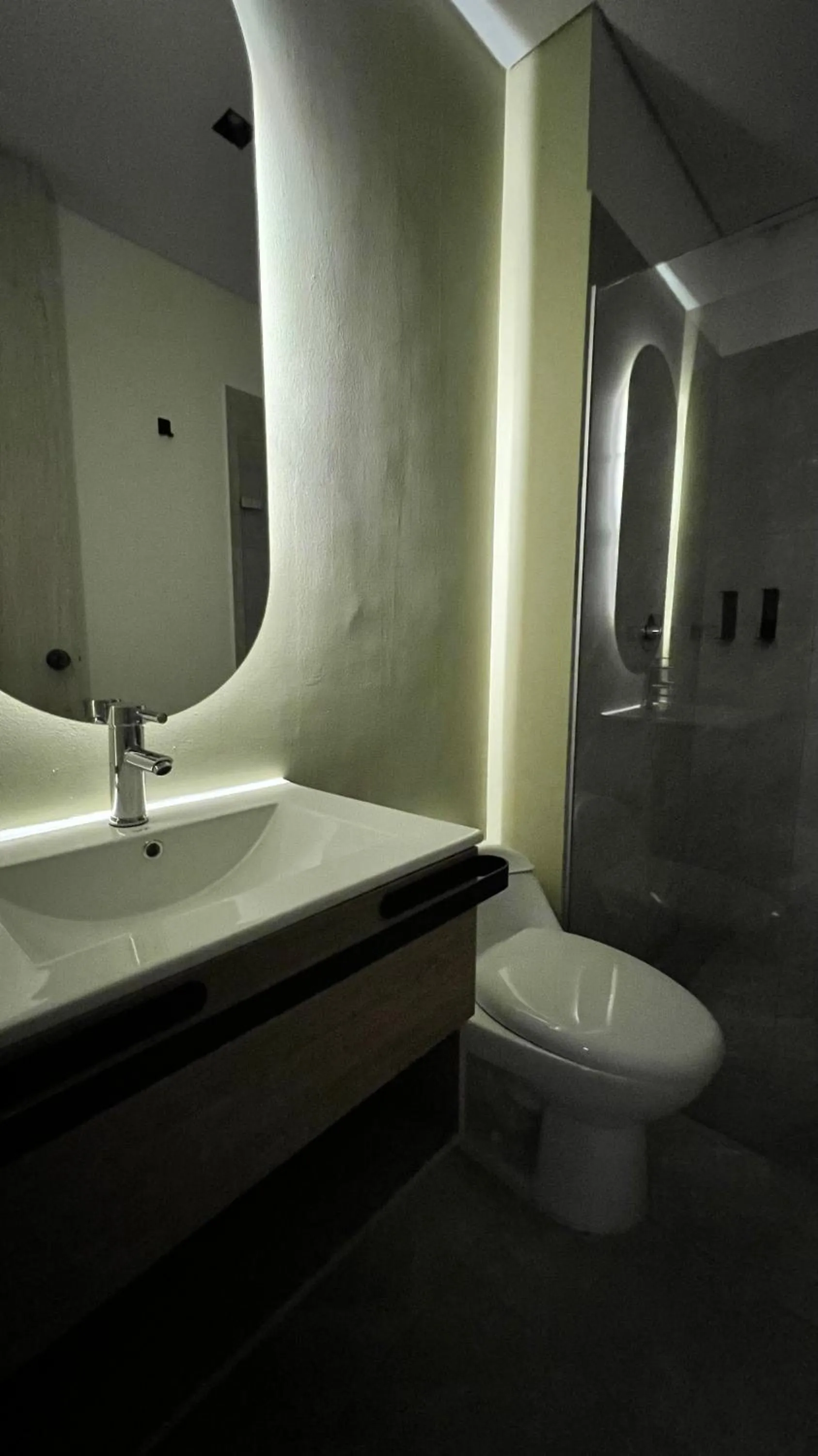 Toilet in Sonata 44 Hotel Laureles