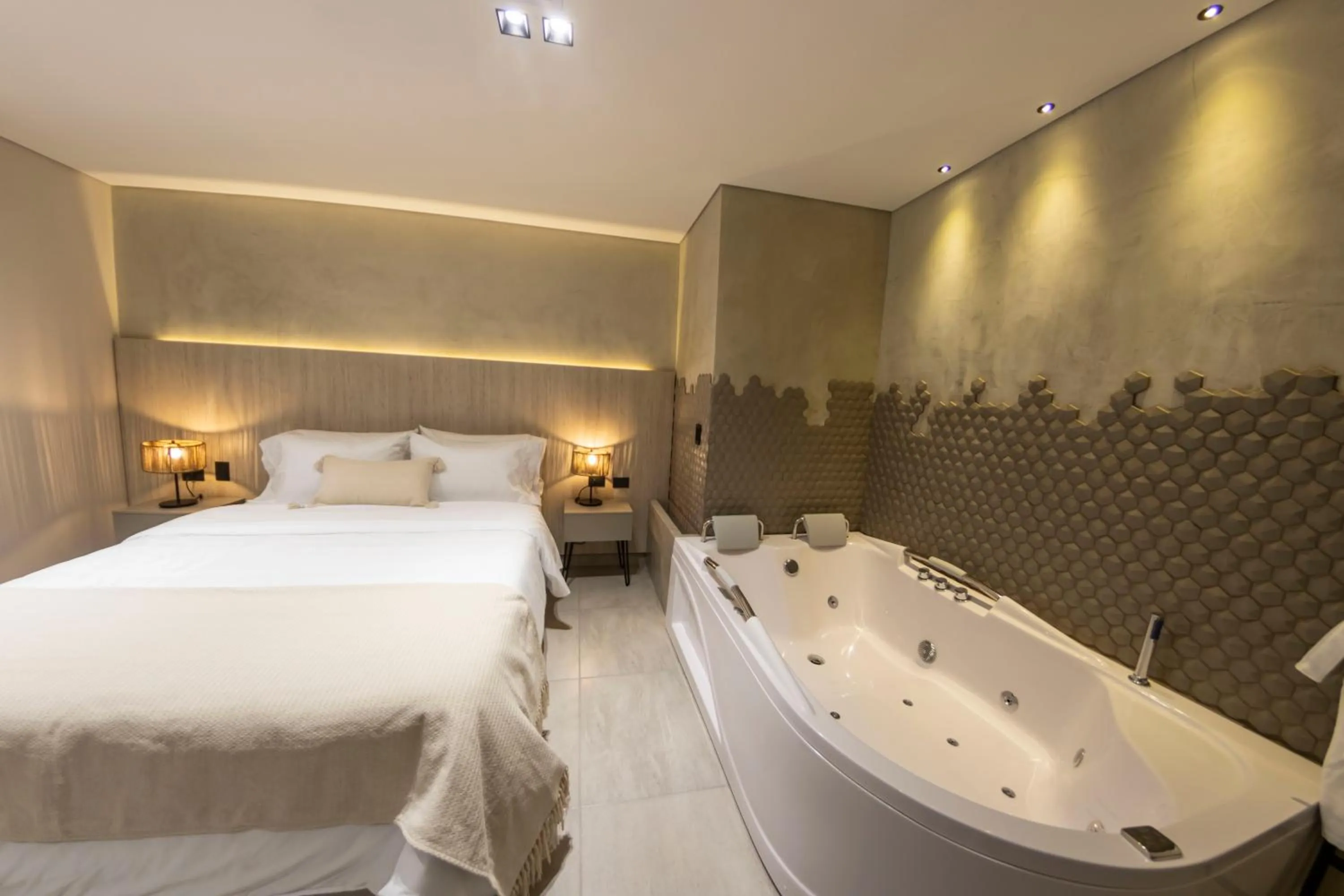 Bed in Sonata 44 Hotel Laureles