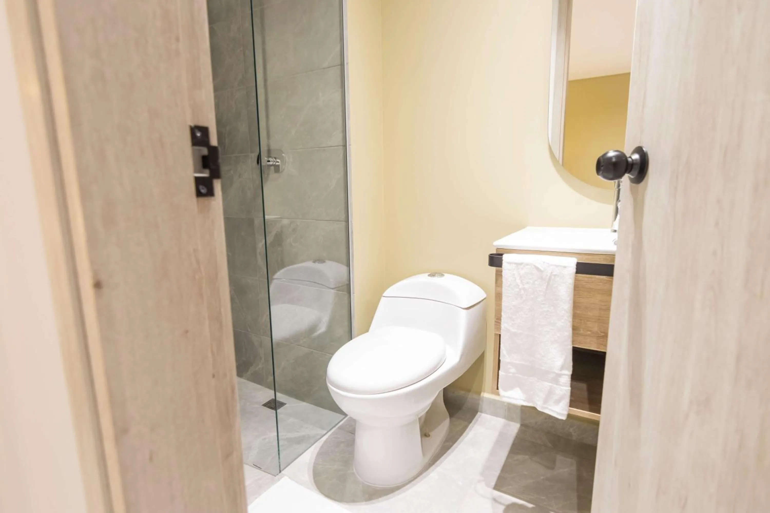 Bathroom in Sonata 44 Hotel Laureles