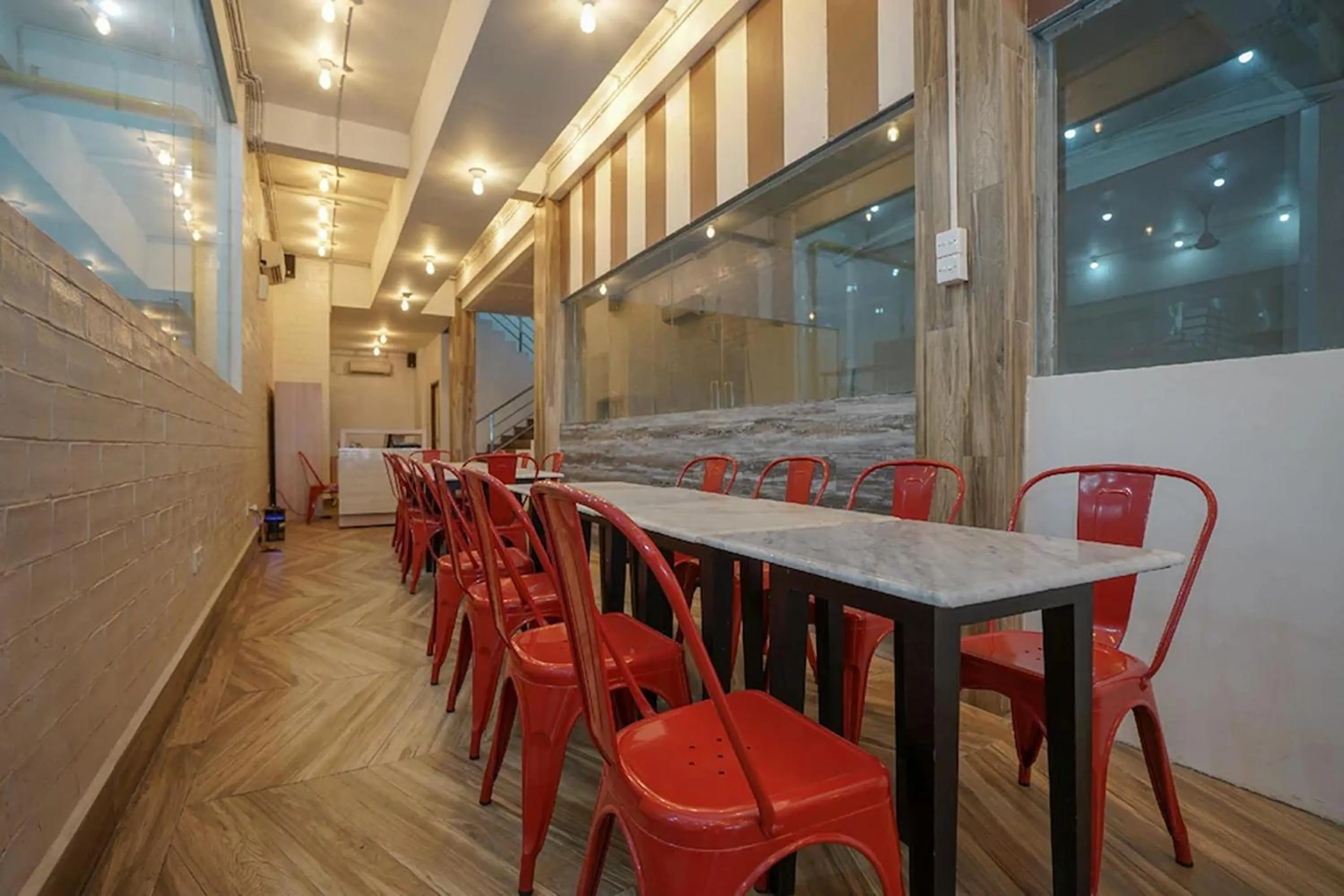 Restaurant/places to eat in Residence 8