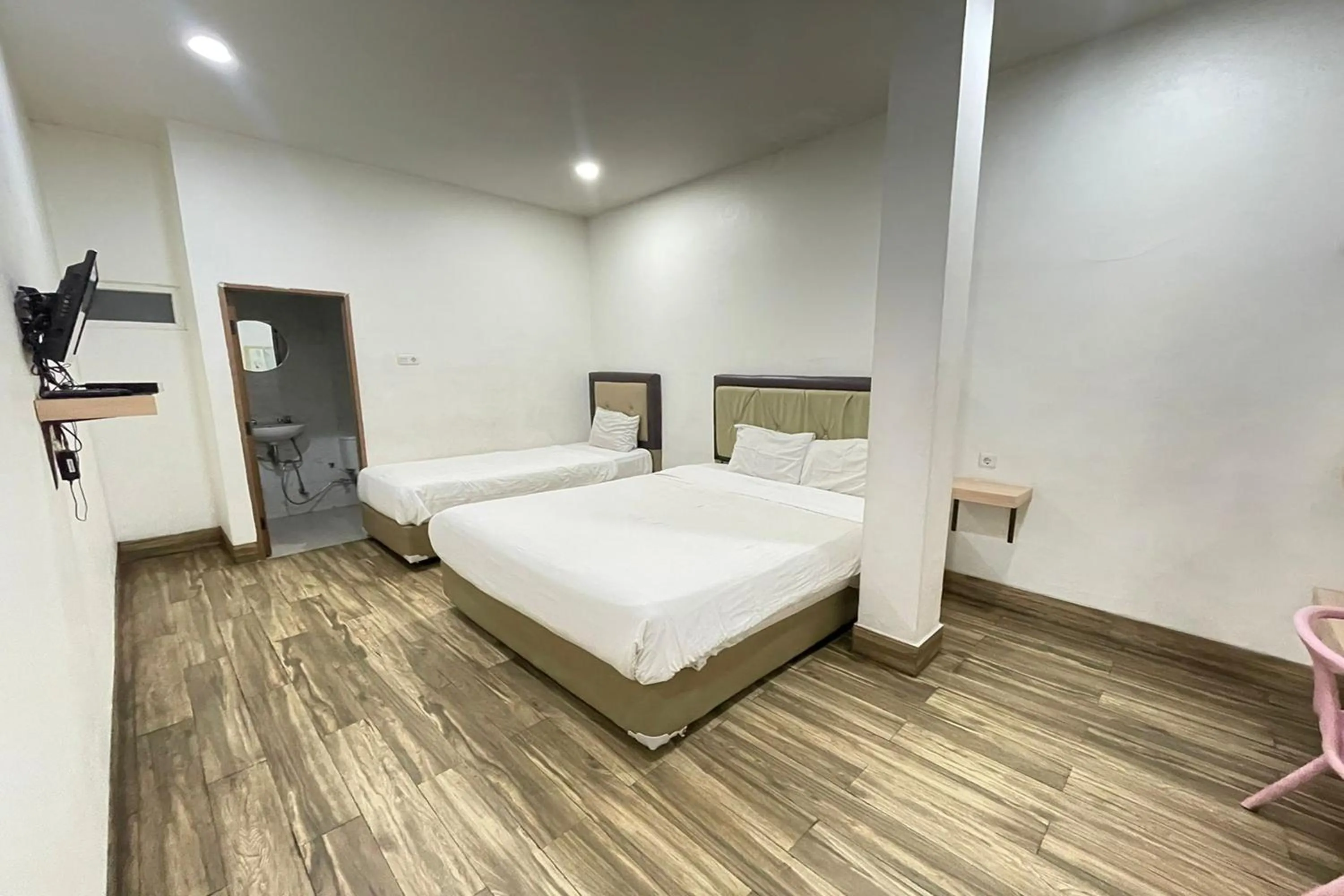 Bedroom, Bed in Residence 8