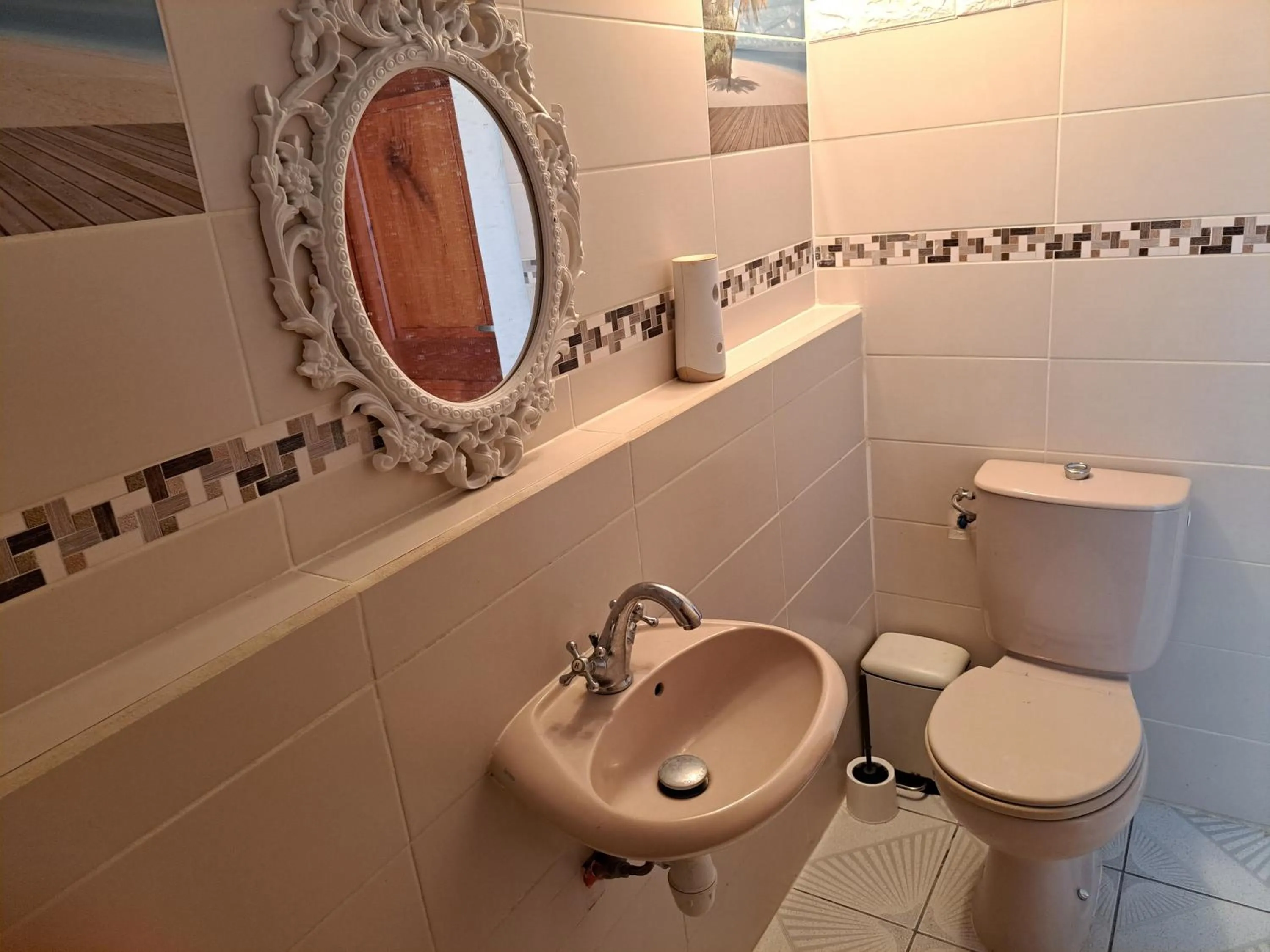 Shower in KANALU BEACH APPATEMENT