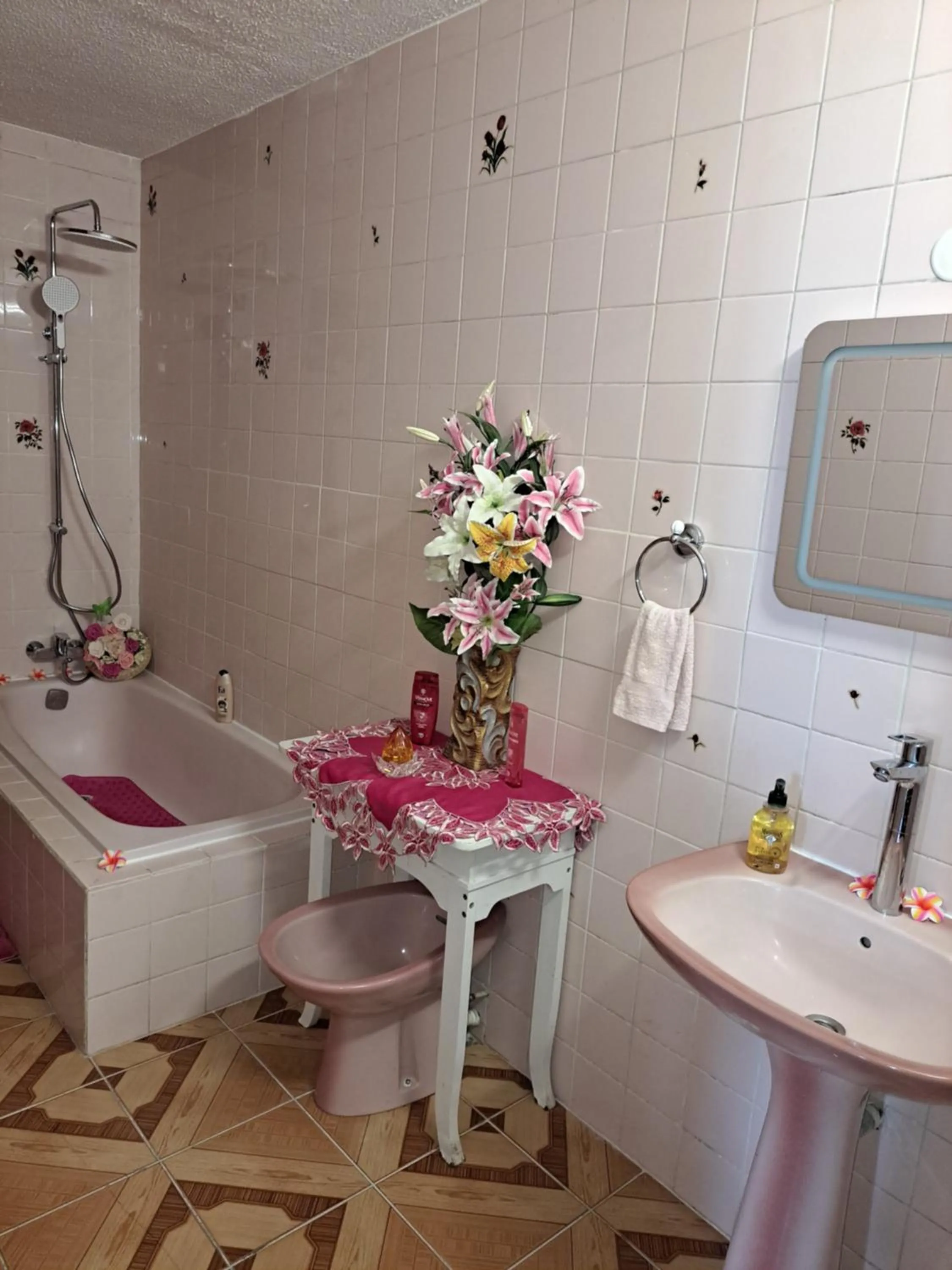 Shower in KANALU BEACH APPATEMENT