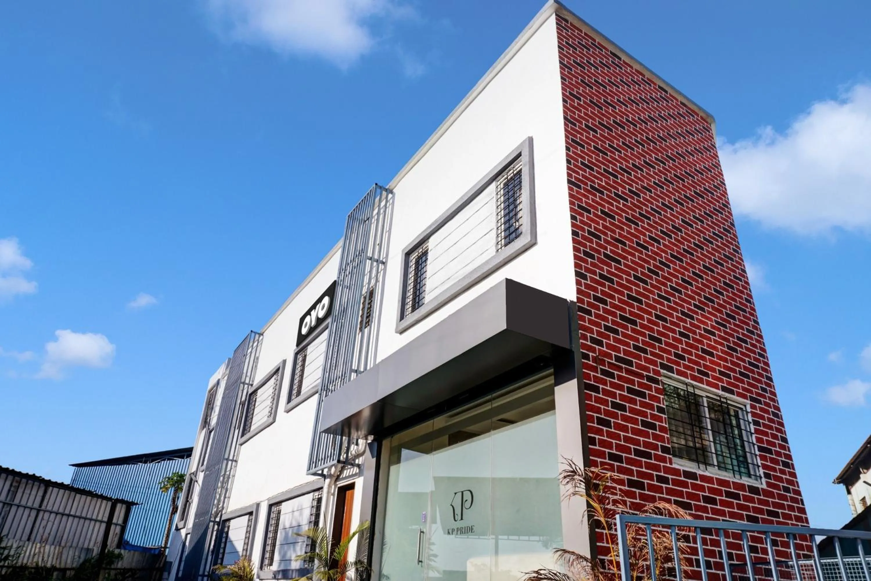 Facade/entrance in Super Hotel O KP Pride