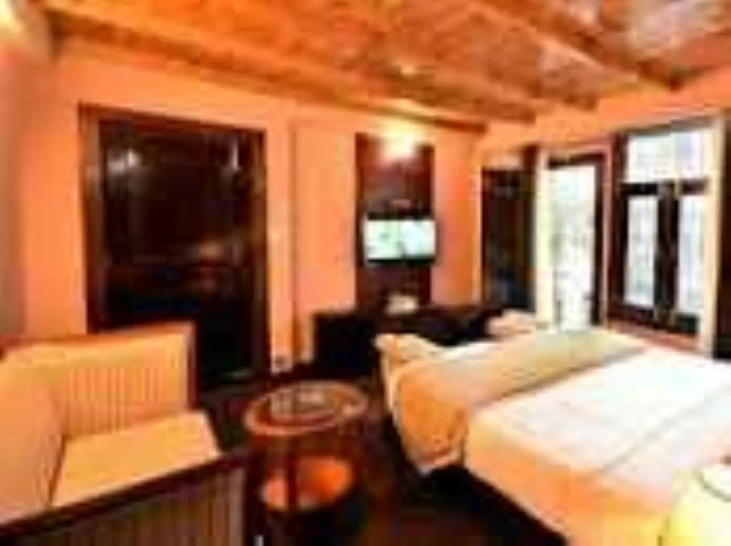 Bed in Hotel H. K. Legacy Nainital