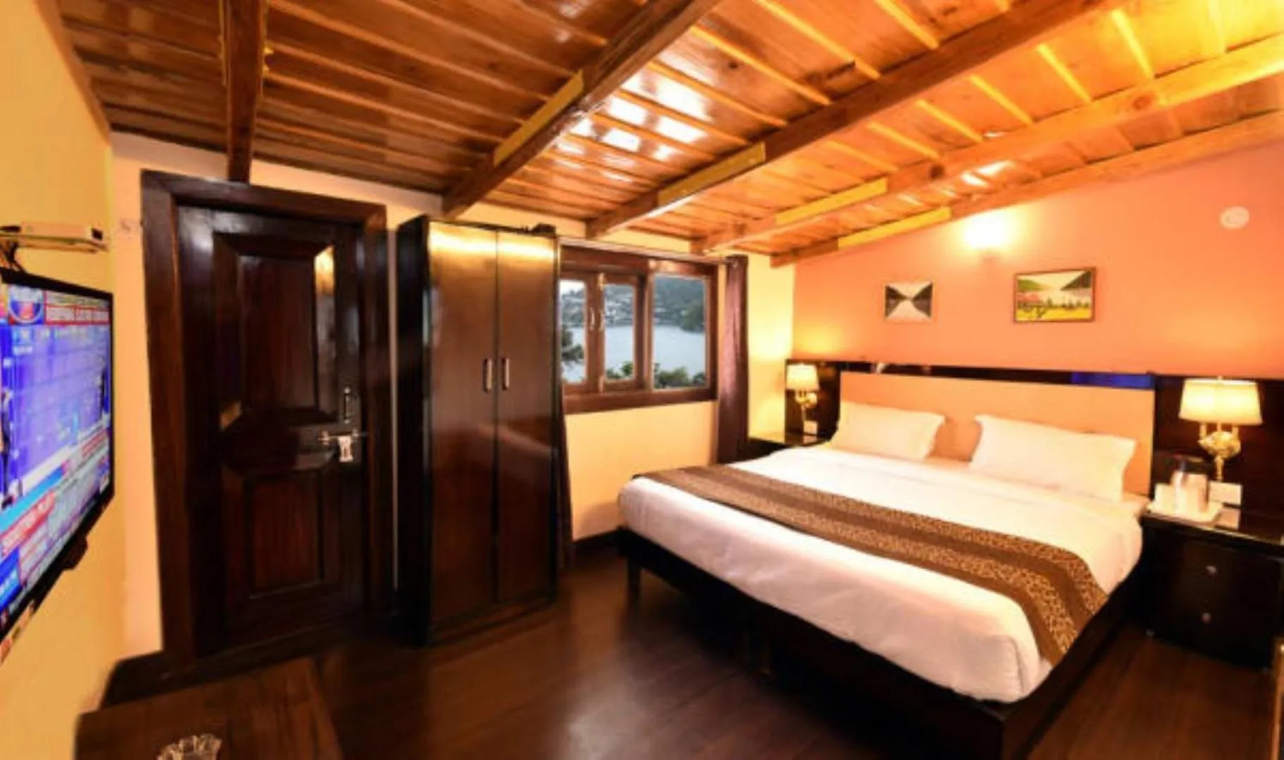 Bed in Hotel H. K. Legacy Nainital