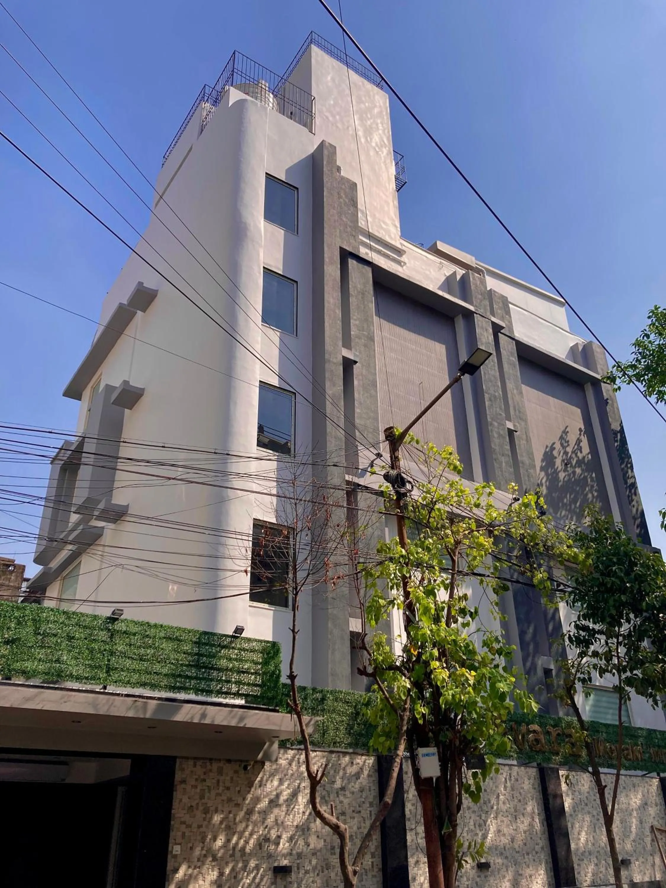 Property building in Evara-Meraki Inn