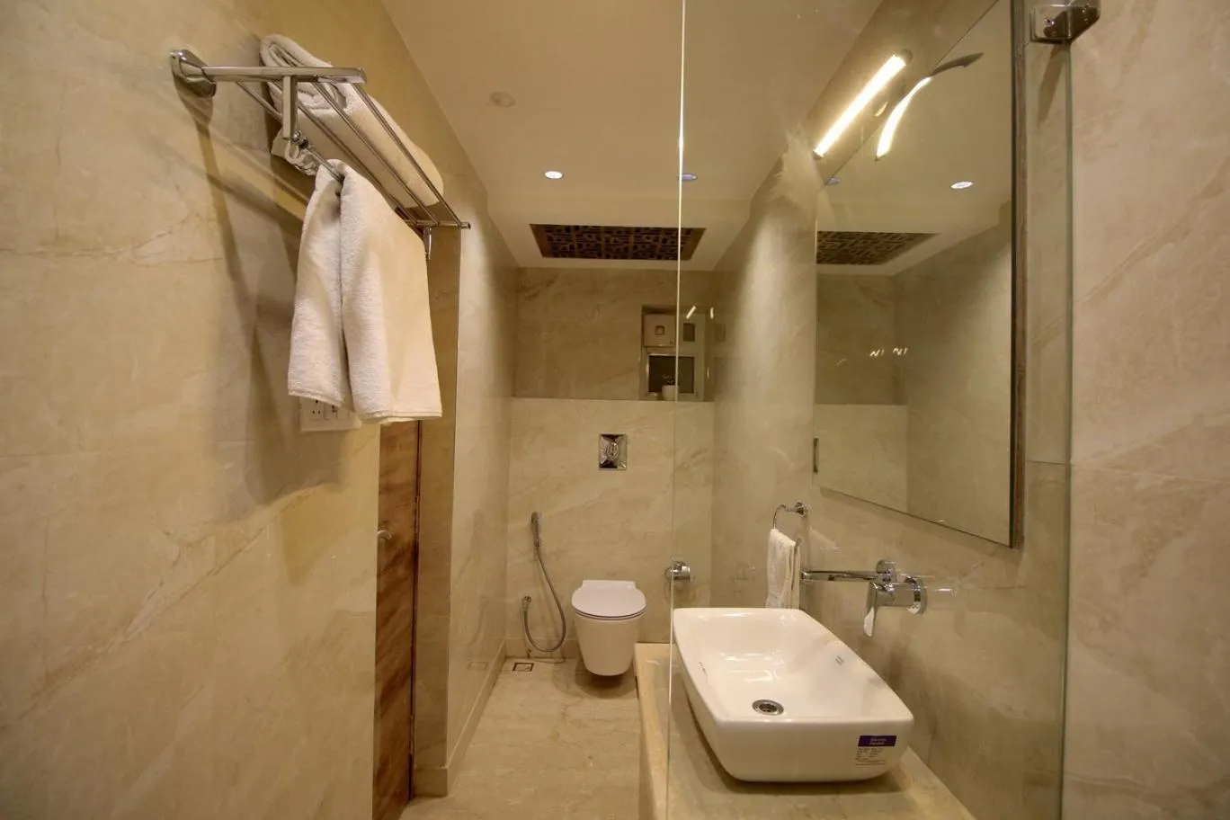 Shower in Evara-Meraki Inn