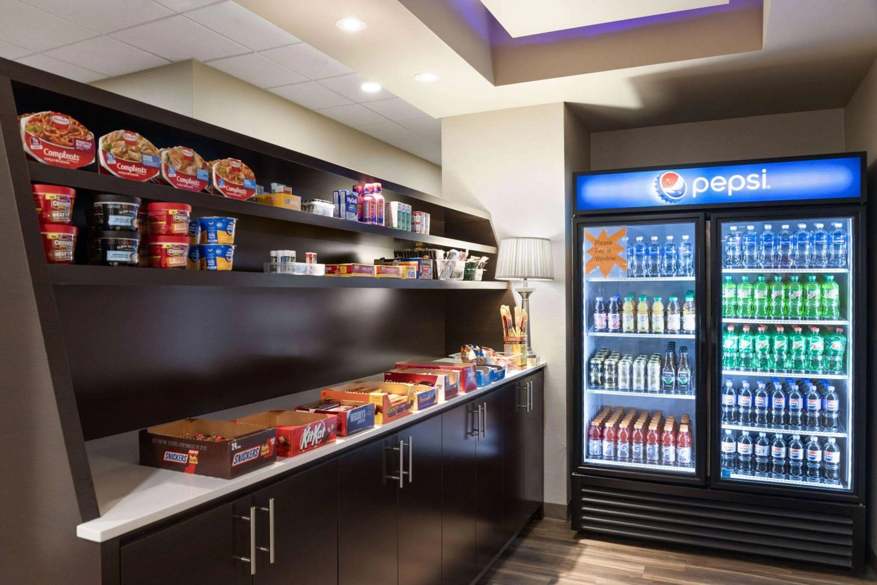 Food and drinks in La Quinta Inn & Suites by Wyndham Wenatchee