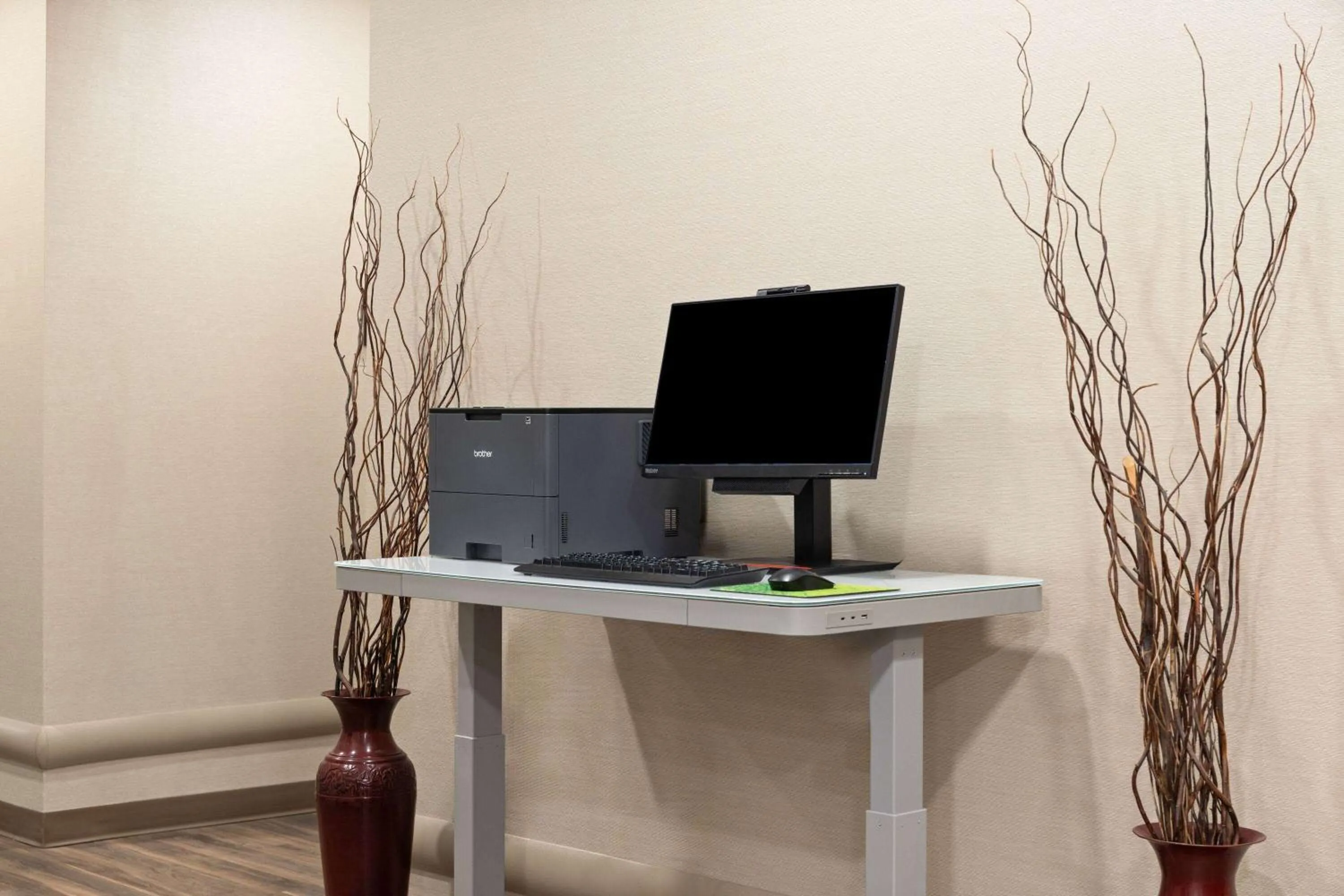 Business facilities in La Quinta Inn & Suites by Wyndham Wenatchee