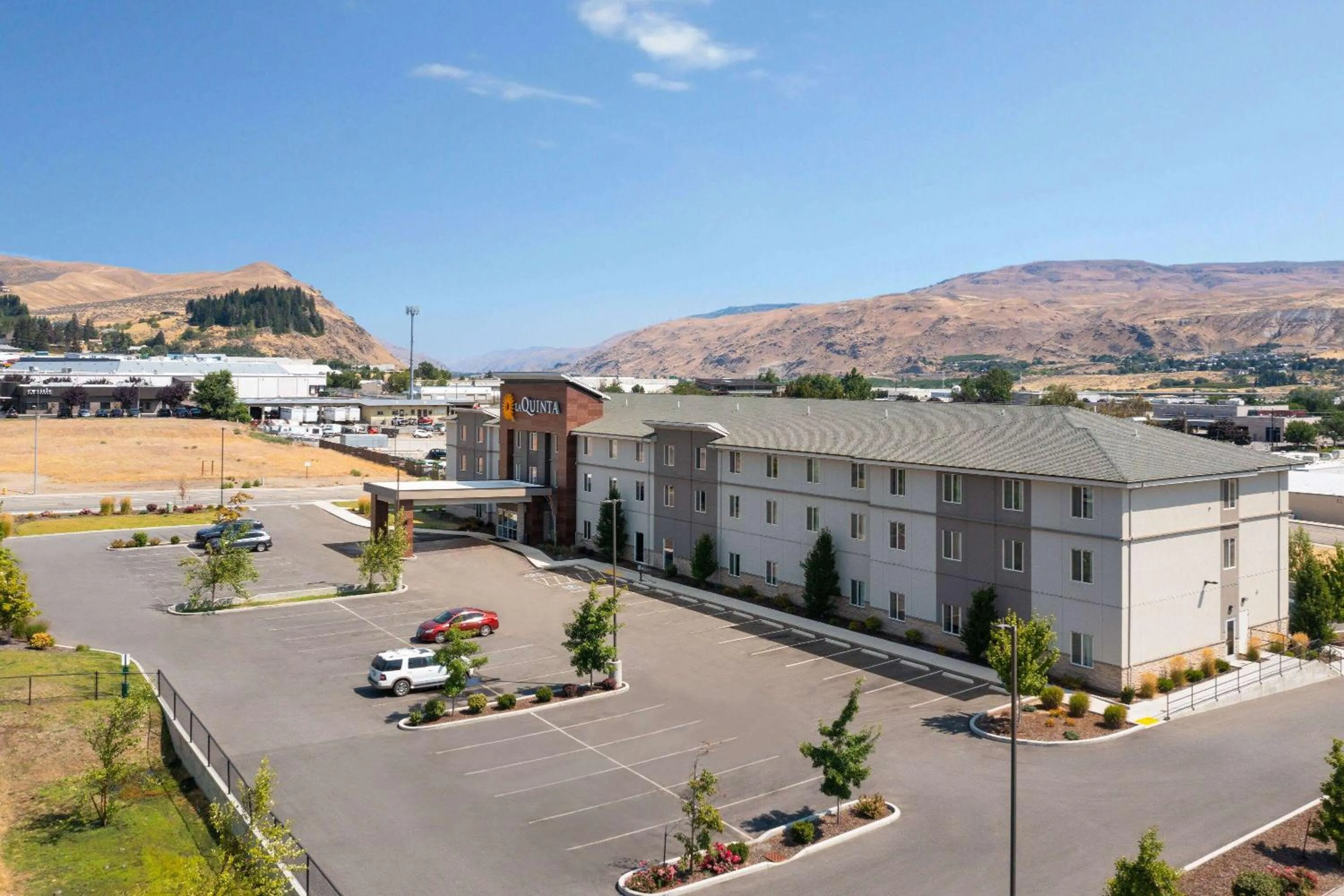 Property building in La Quinta Inn & Suites by Wyndham Wenatchee