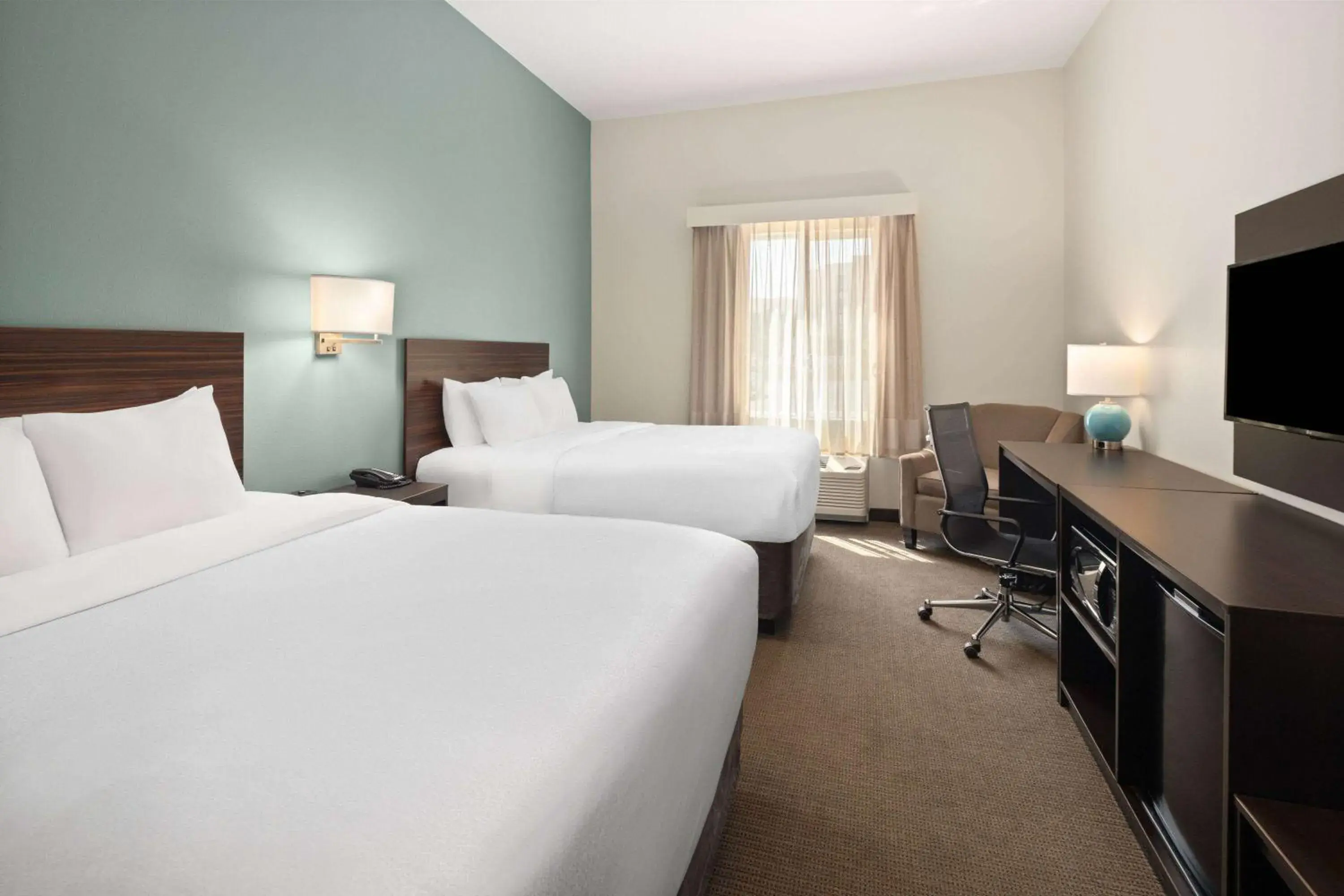 Suite with Two Queen Beds - Mobility Access/Non-Smoking in La Quinta Inn & Suites by Wyndham Wenatchee Suite with Two Queen Beds - Mobility Access/Non-Smoking in La Quinta Inn & Suites by Wyndham Wenatchee