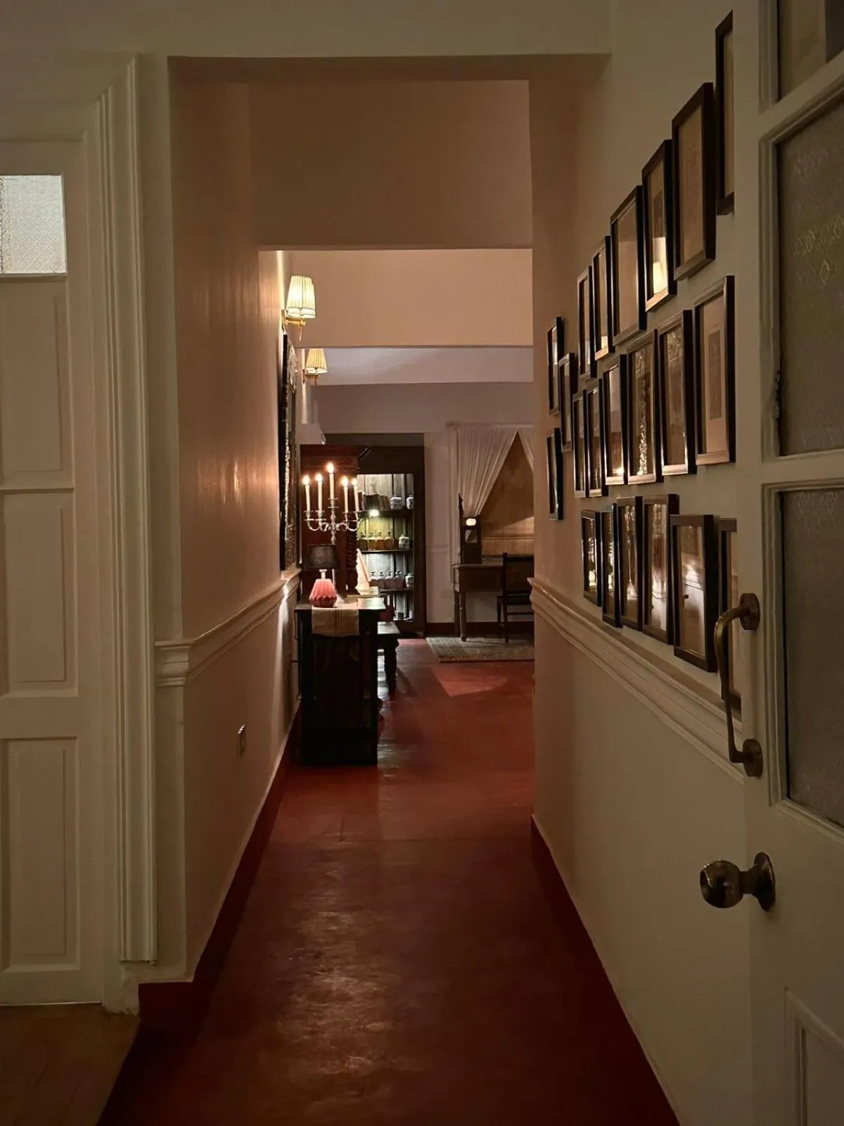 Living room in Chhota Haazri, By The Rajbari Bawali
