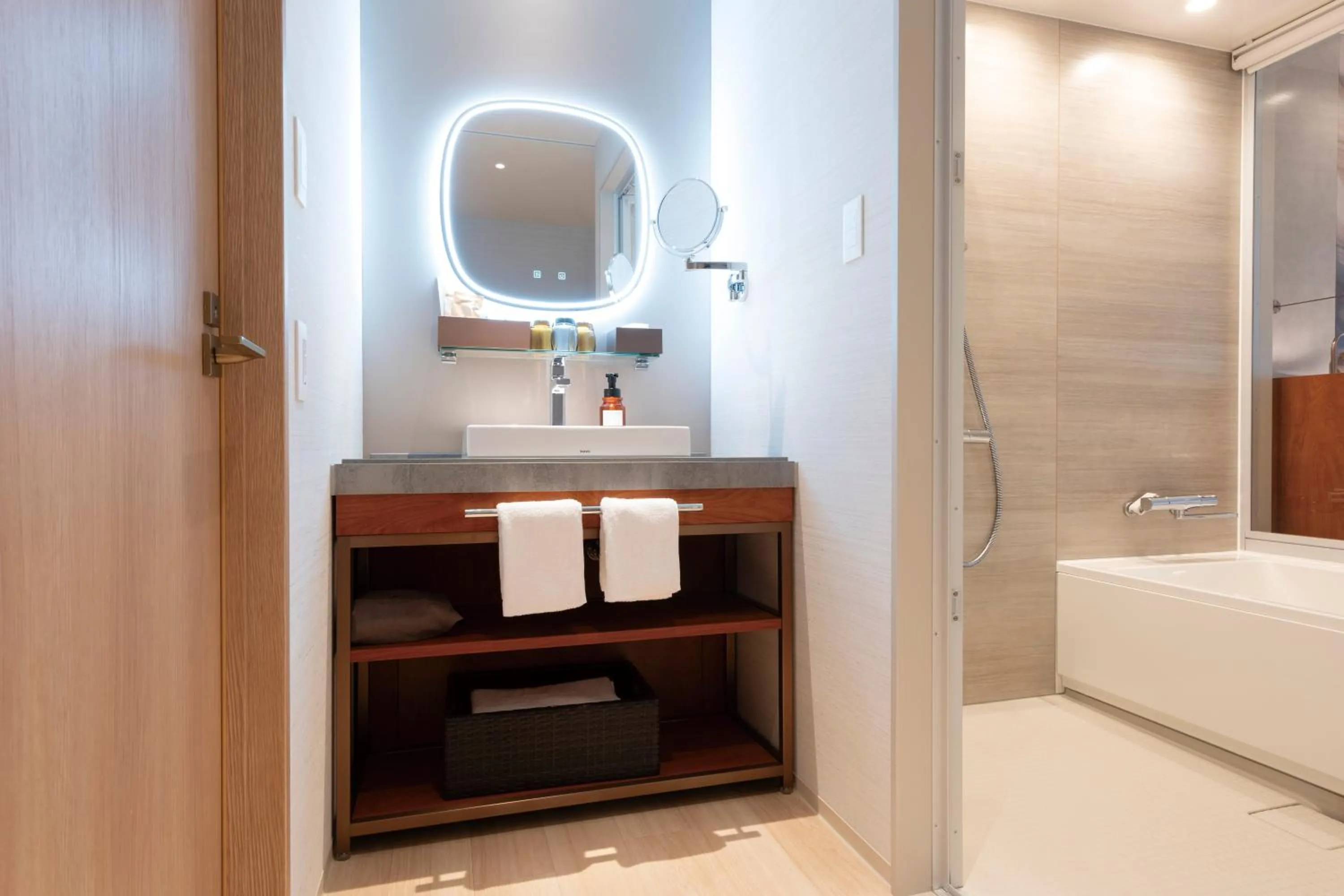 Photo of the whole room, Bed in Hotel Springs Makuhari Premier