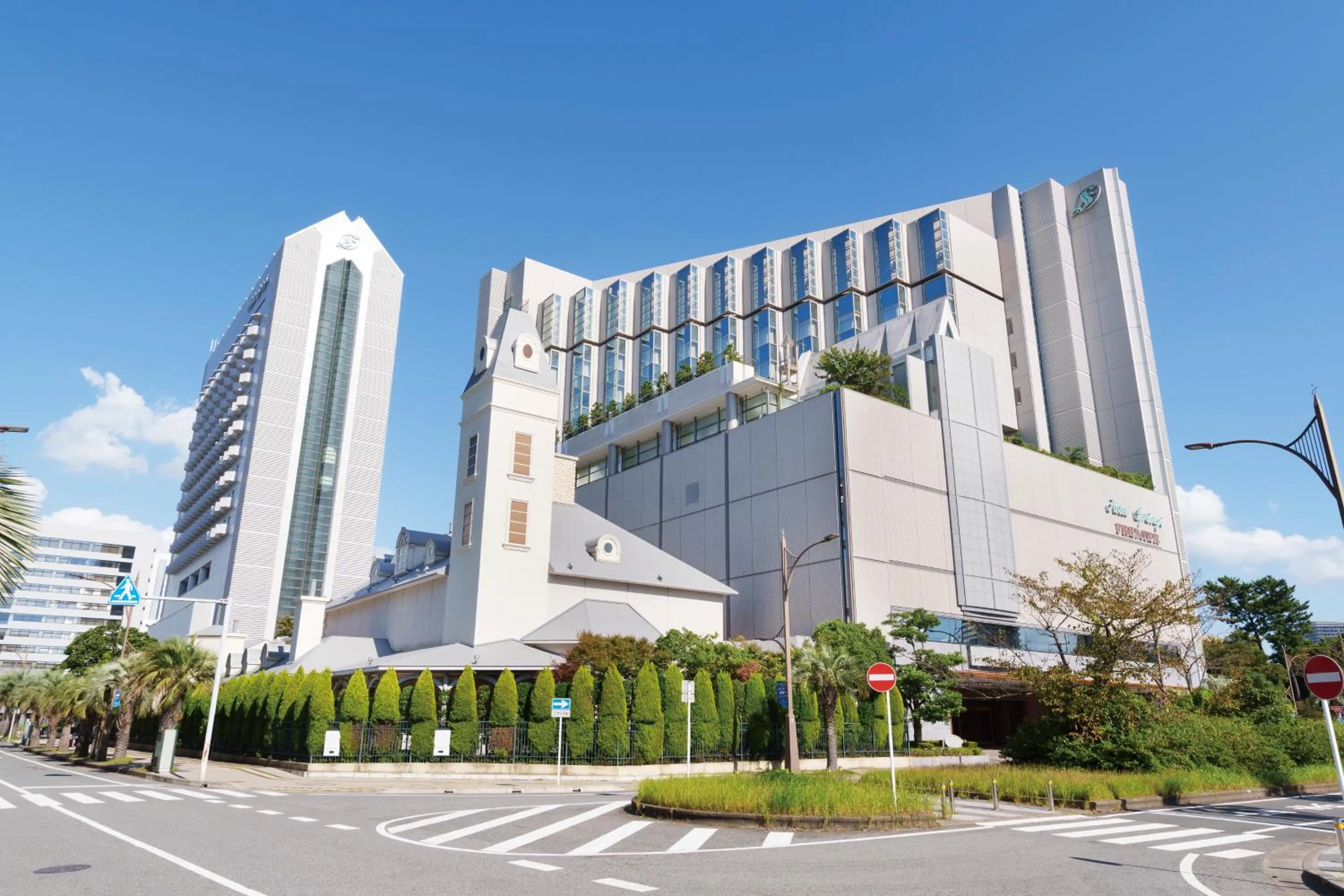 Property building in Hotel Springs Makuhari Premier