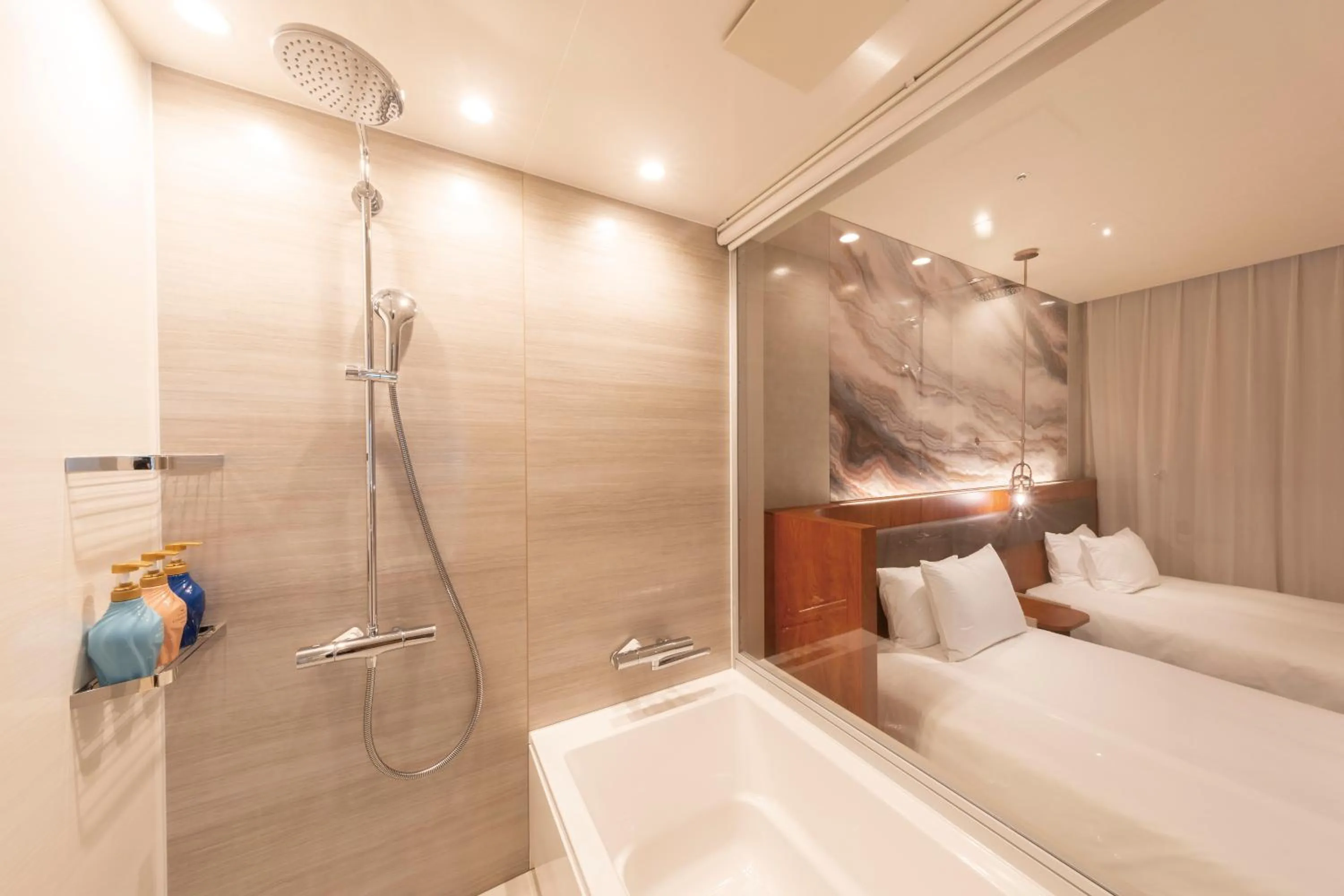 Bathroom, Bed in Hotel Springs Makuhari Premier