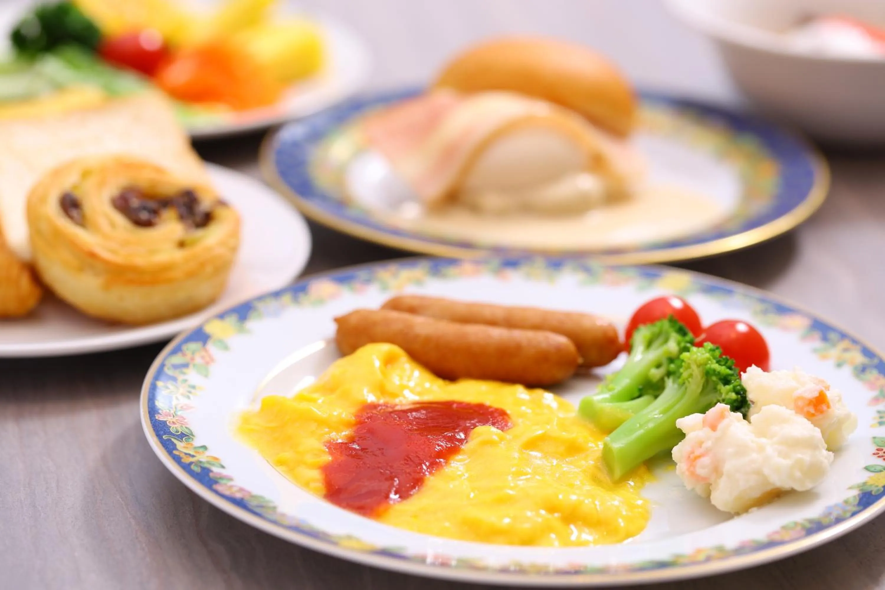Buffet breakfast in Hotel Springs Makuhari Premier