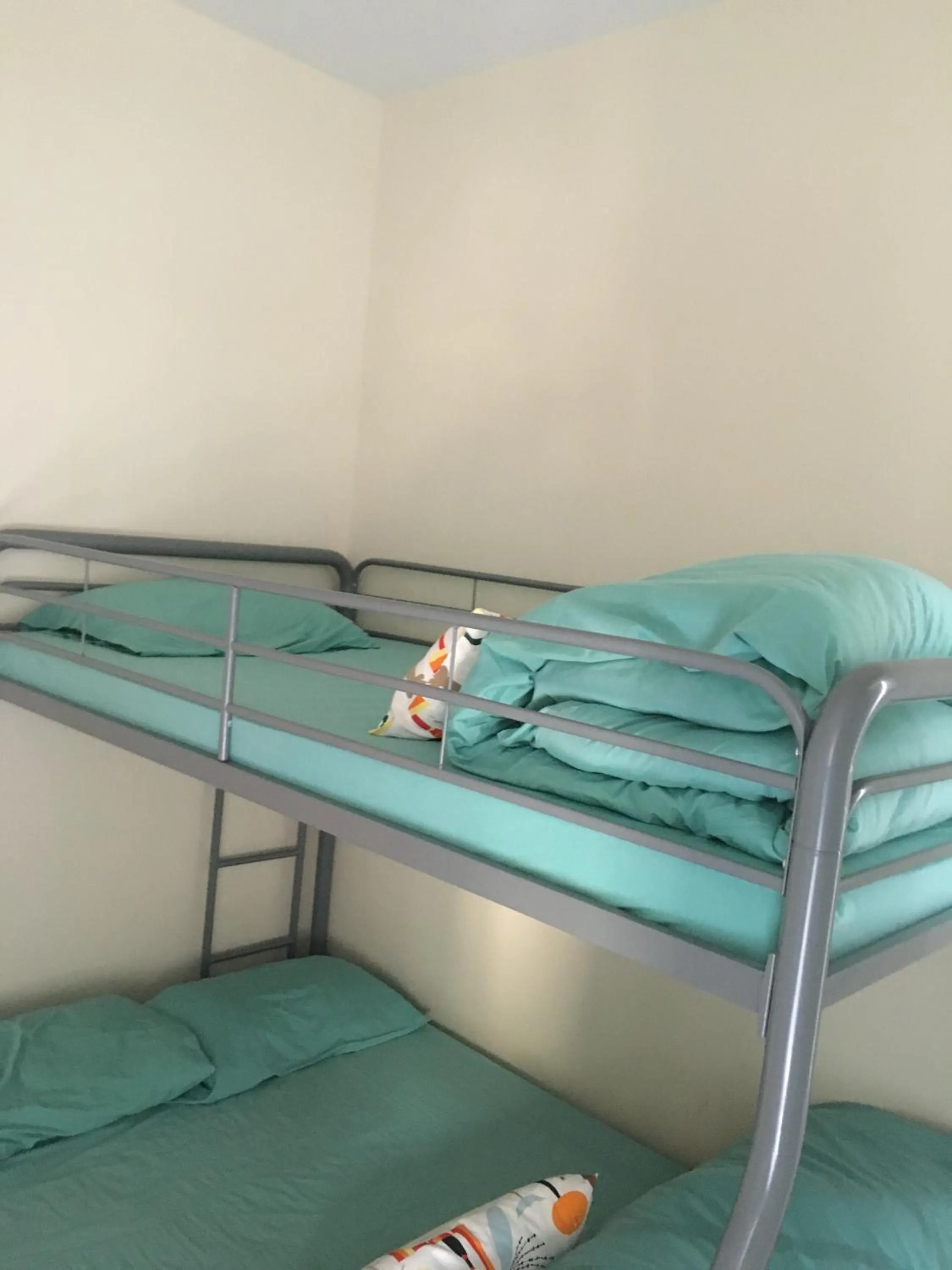 bunk bed, Bed in Chrystie Street Apartments