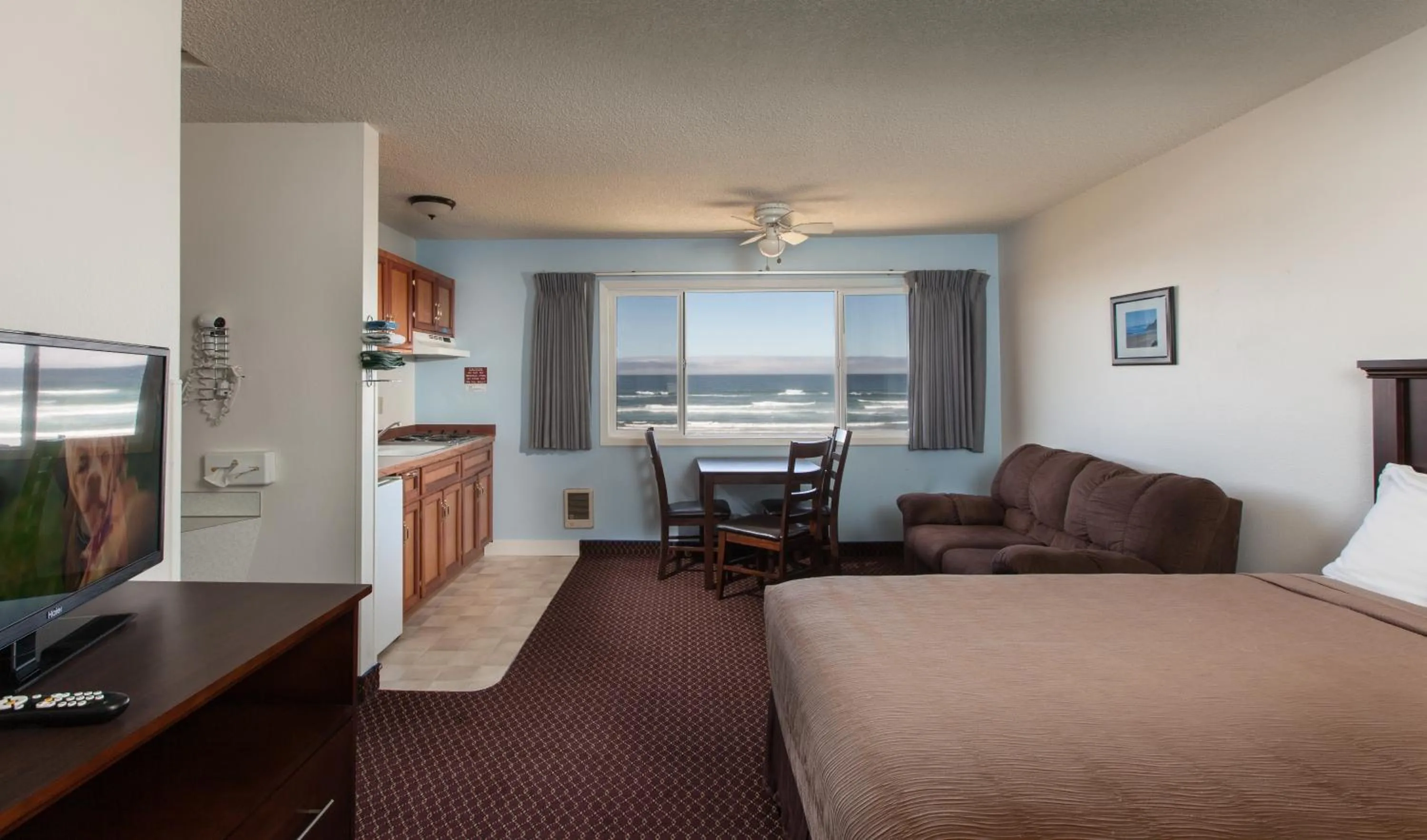 Kitchen or kitchenette, Bed in Silver Sands