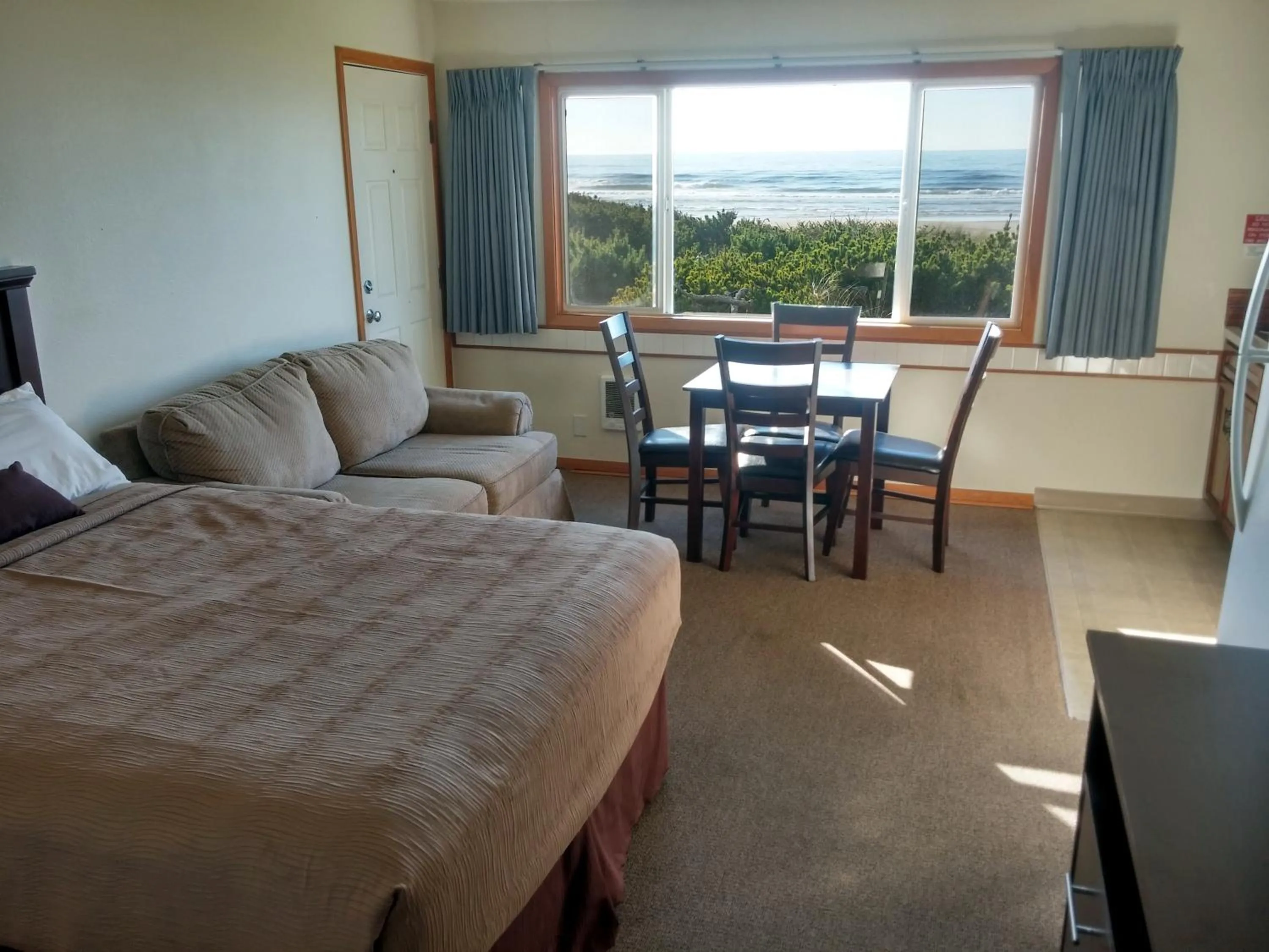 Kitchen or kitchenette, Bed in Silver Sands
